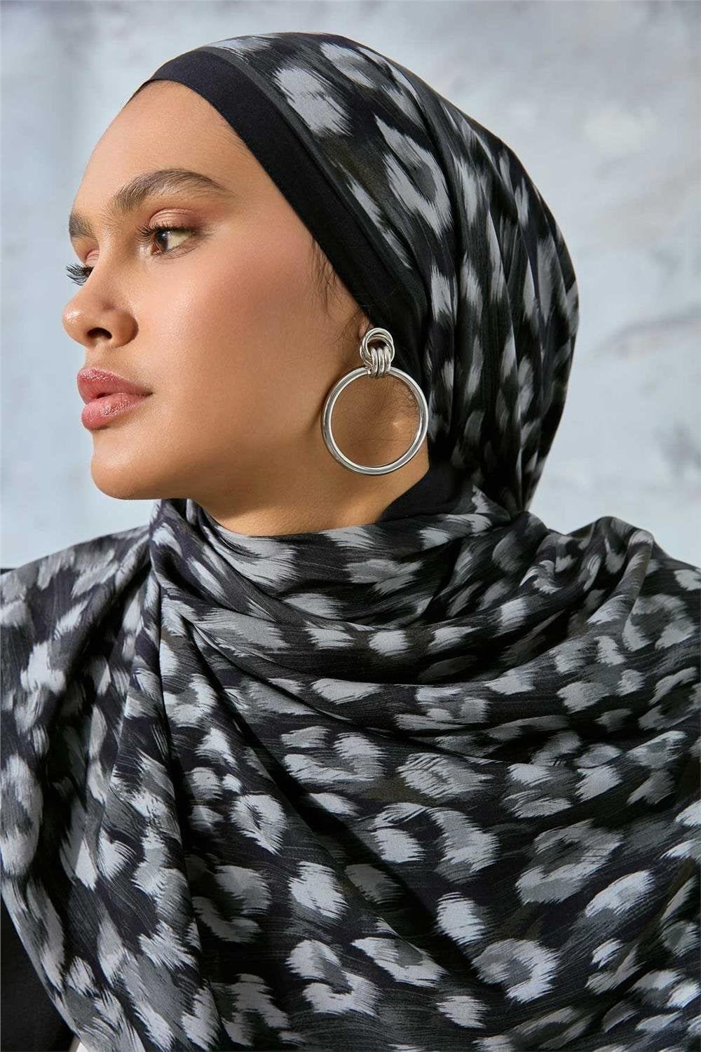 Eco Viscose Leopar Şal Siyah Nefes Alan Dokulu 90x