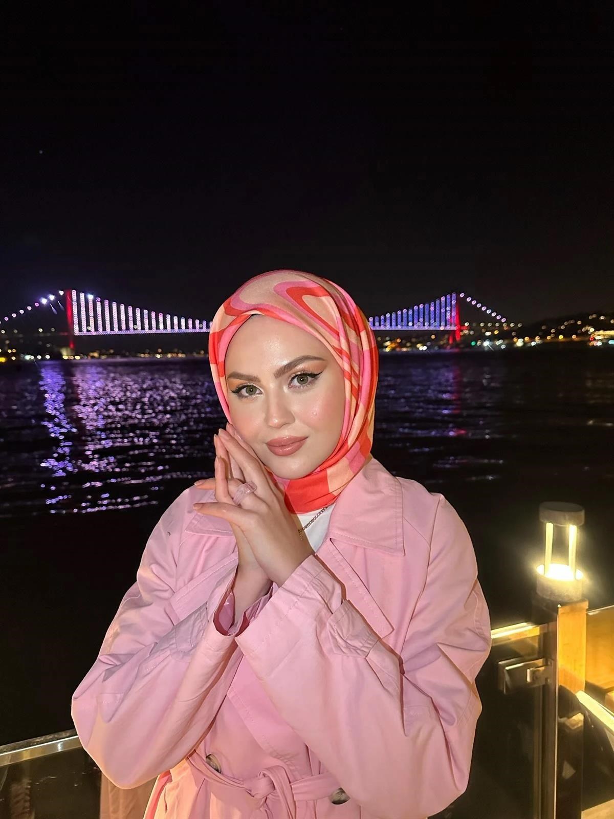 Hilal Uslu Tercihi Twist Mercan Pamuk Eşarp