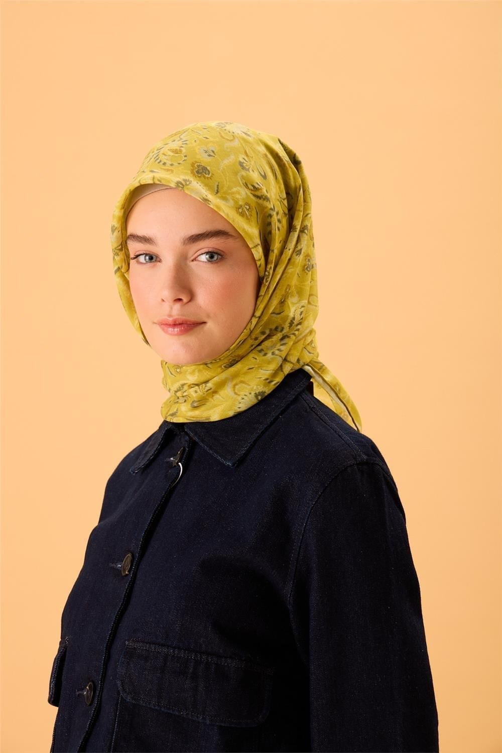 İnce Pamuk Soft Eşarp Asit Sarı-Antrasit Desenli Kaymaz Dokulu Tok Duruşlu 90x90