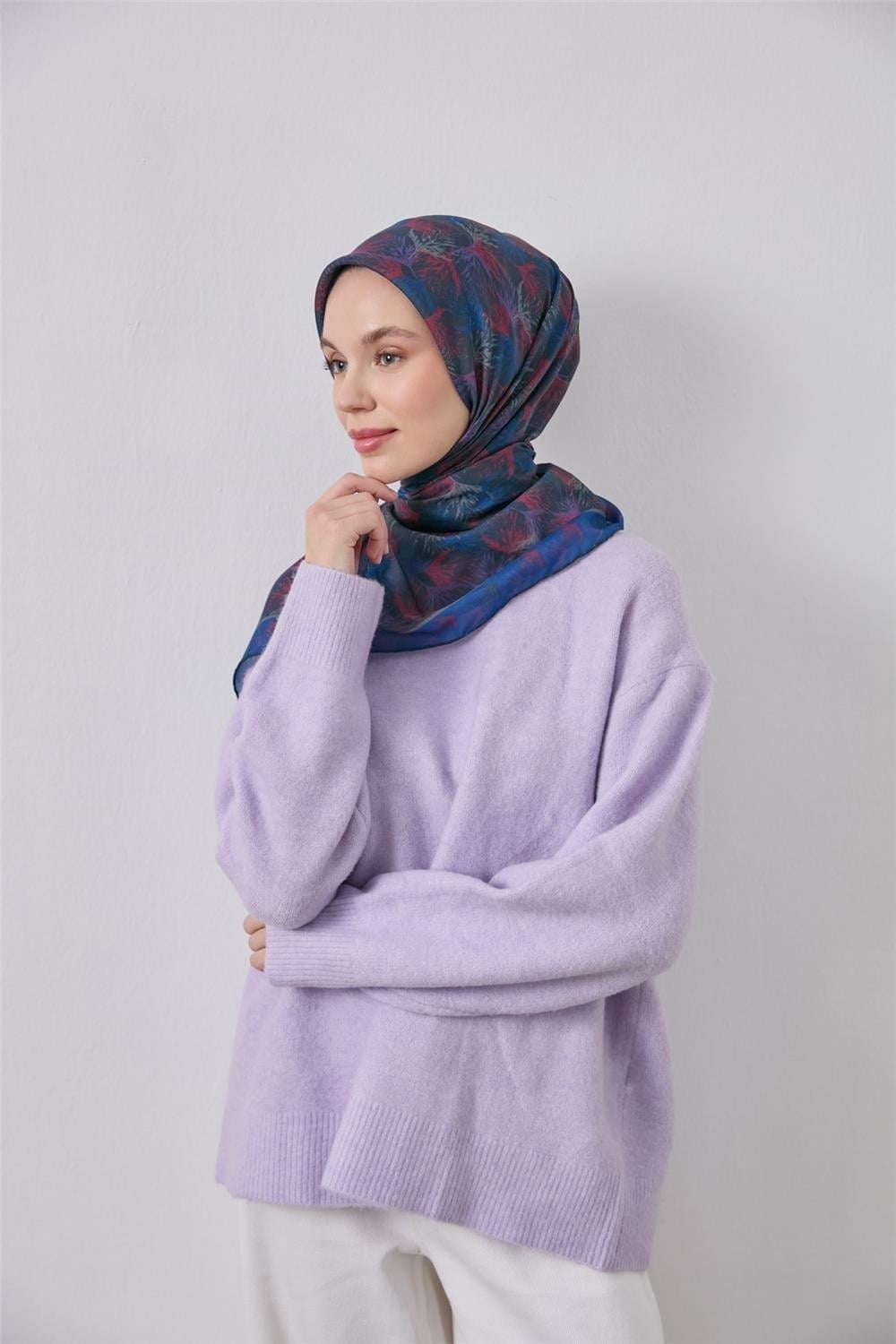 İnce Pamuk Soft Eşarp Lacivert Yaprak Desenli Hafif Dokulu 90x90