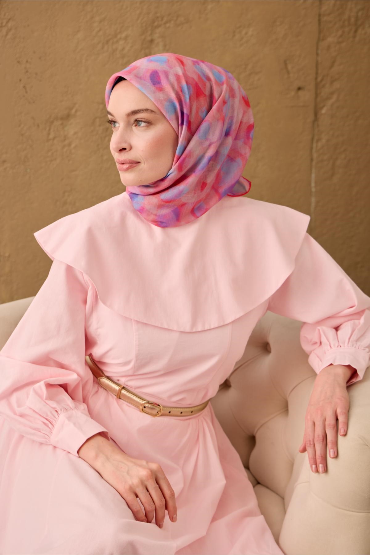İnce Pamuk Soft Eşarp Nar Çiçeği-Eflatun Pembe Desenli Nefes Alan Tok Duruşlu 90x90