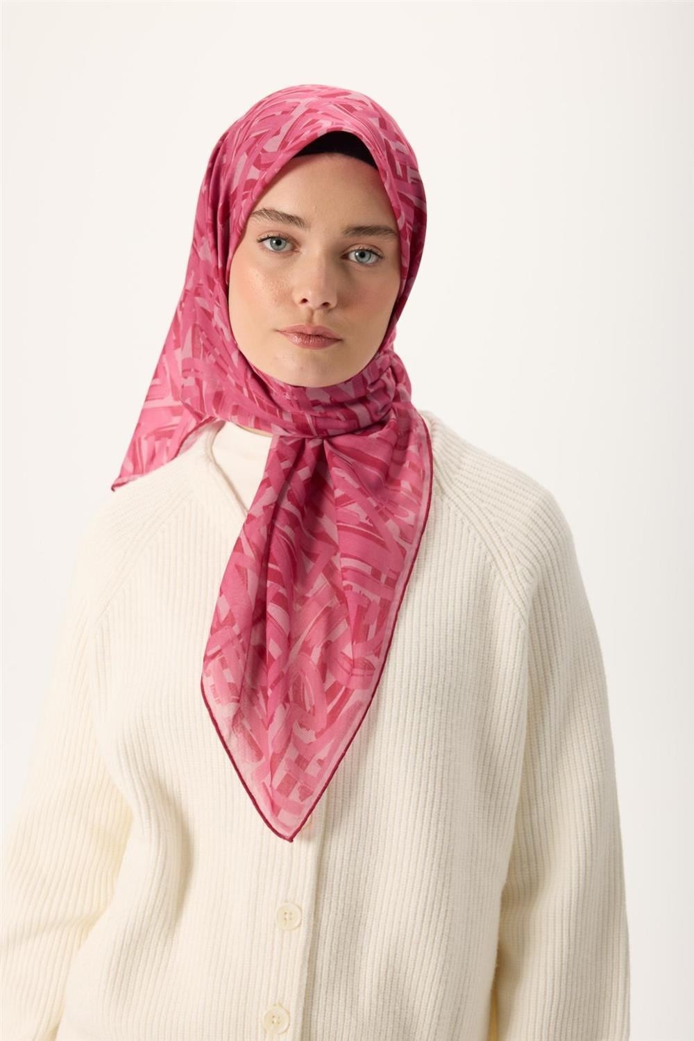 İnce Pamuk Soft Eşarp Pudra Pembe Ahududu Desenli Nefes Alan 90x90