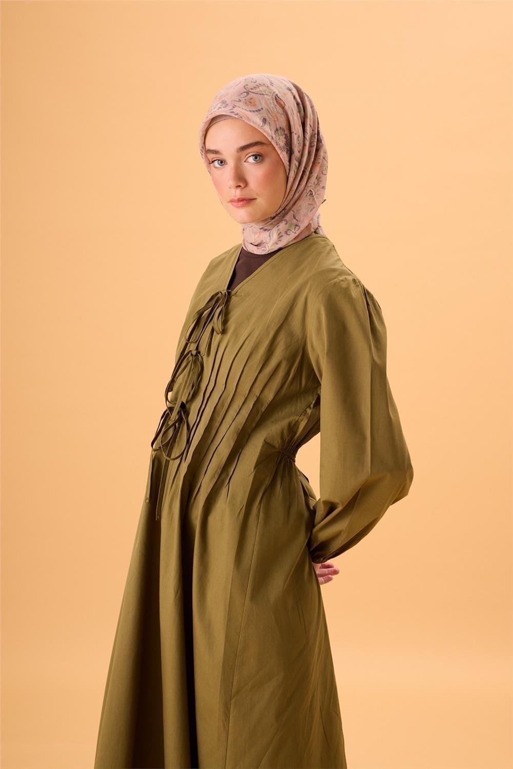 İnce Pamuk Soft Eşarp Pudra Pembe-Yeşil Desenli Kaymaz Dokulu Tok Duruşlu 90x90