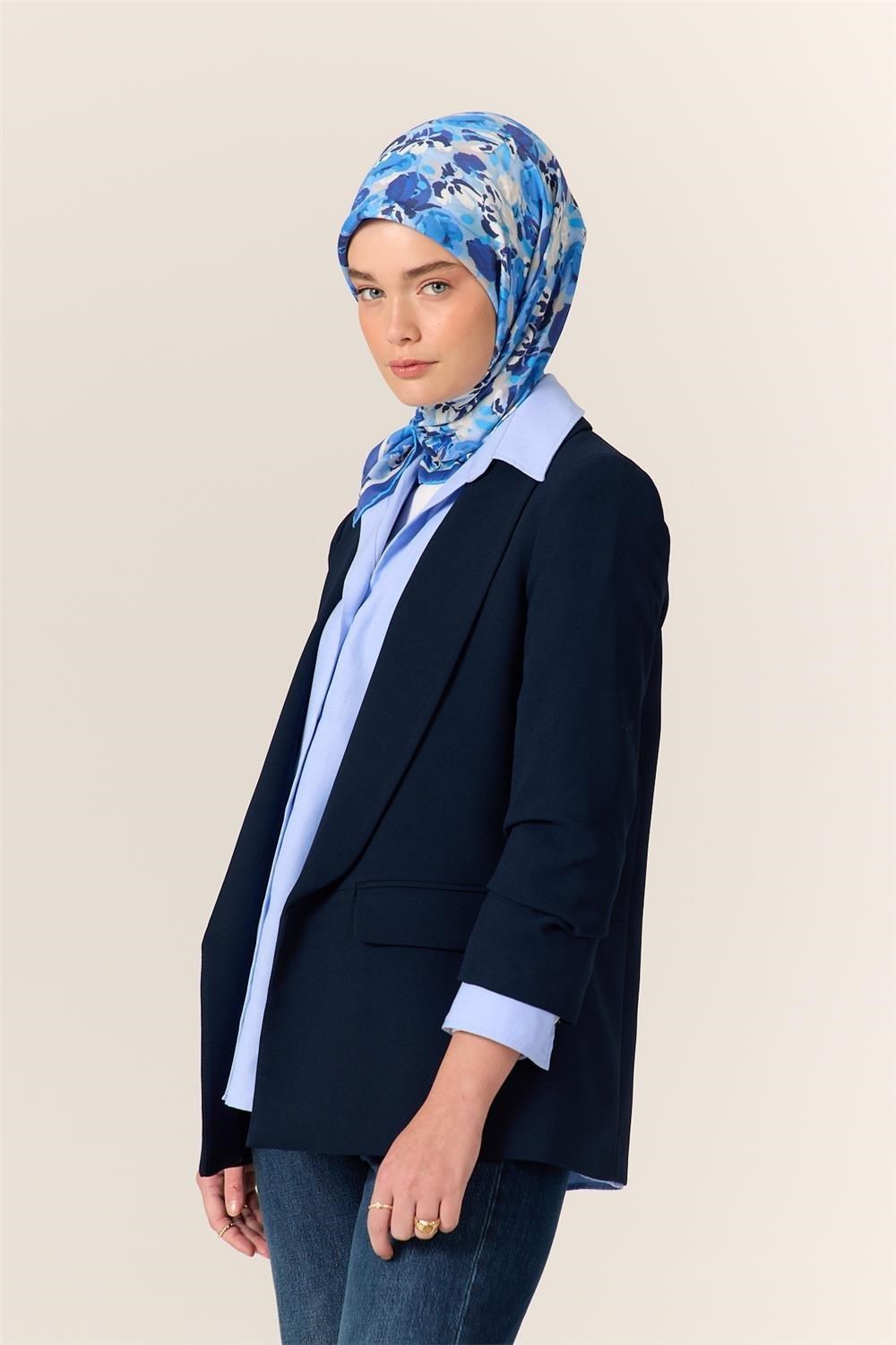 Organik Pamuk İpek Eşarp Gece Mavisi Gök Mavi Çiçek Desenli Tok Duruşlu 90x90