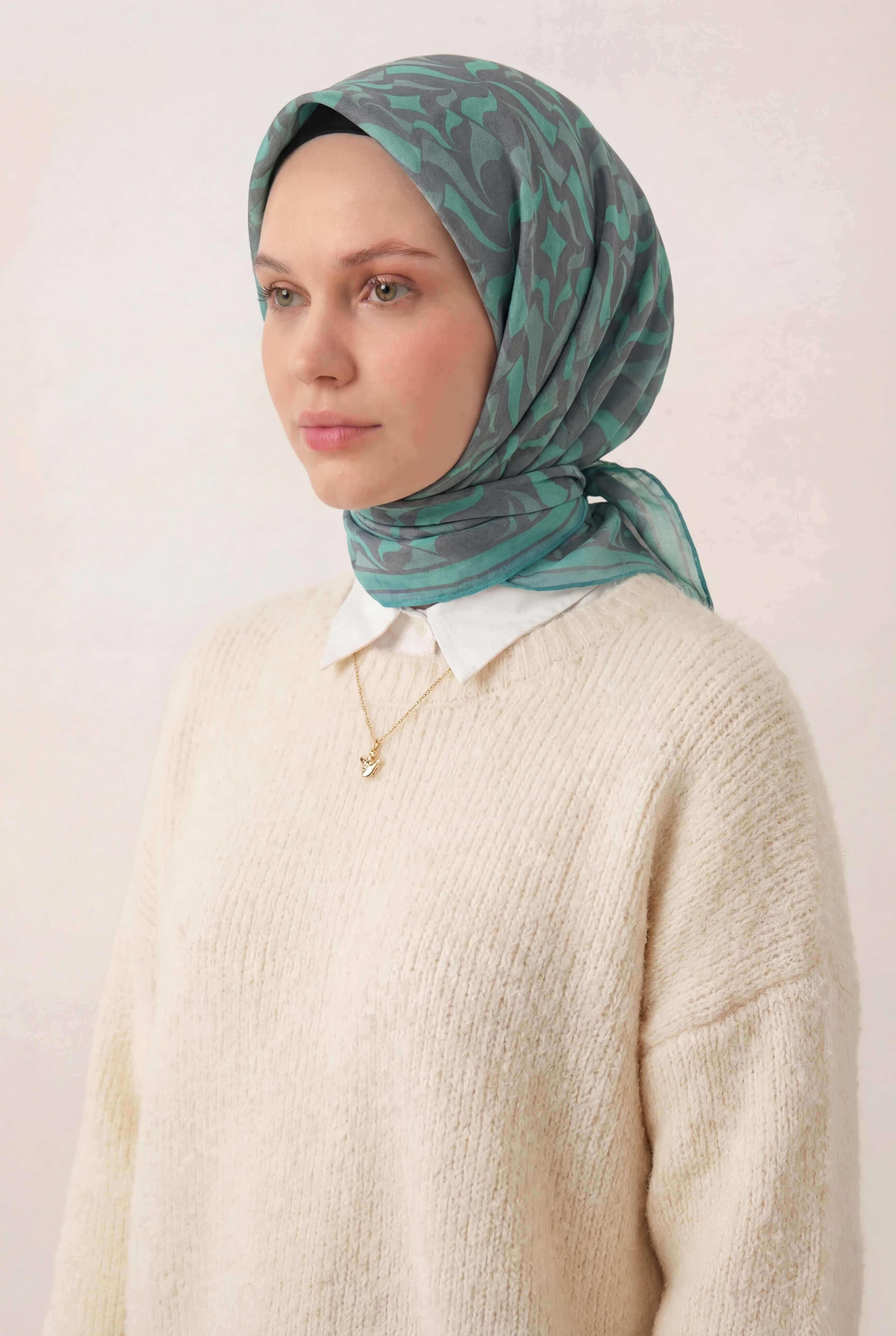 Pamuk Karışımlı Eşarp Açık Gri Geometrik Dalga Desen Soft Dokulu Kaymaz 90X90