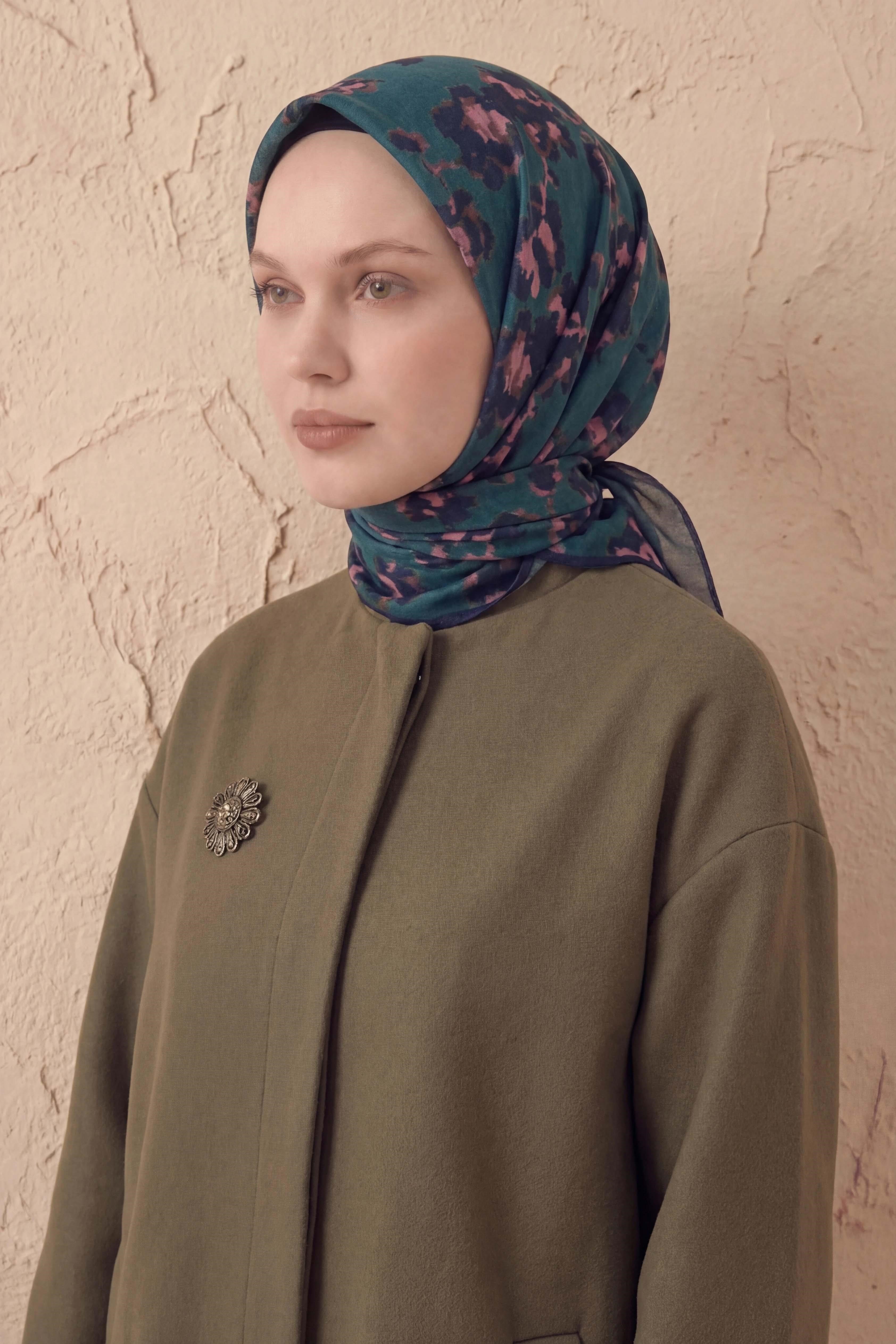 Pamuk Karışımlı Eşarp Çiçekli Desen Zümrüt Yeşili 90x90