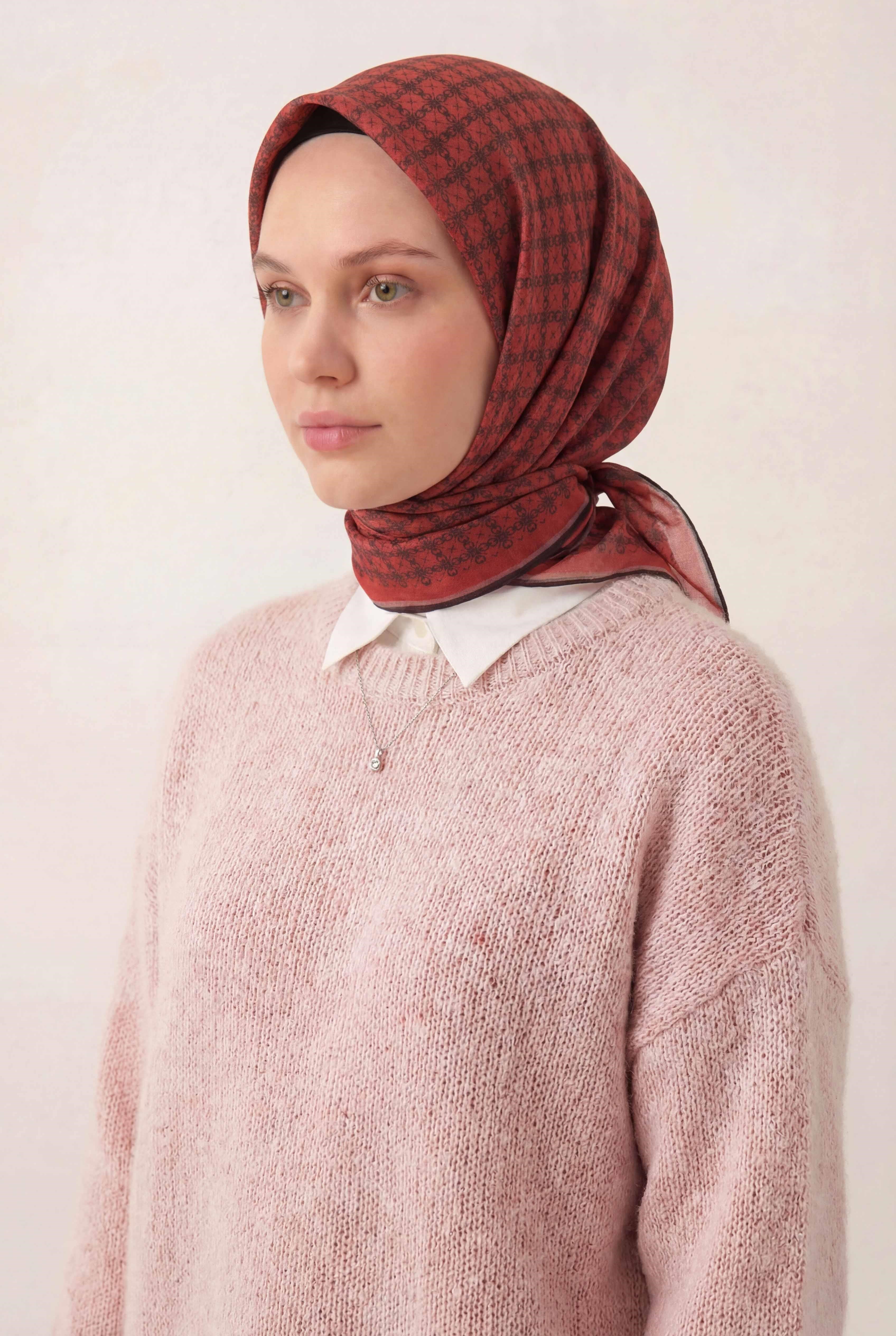 Pamuk Karışımlı Eşarp Kırmızı Monogram Desen Soft Dokulu Kaymaz 90X90