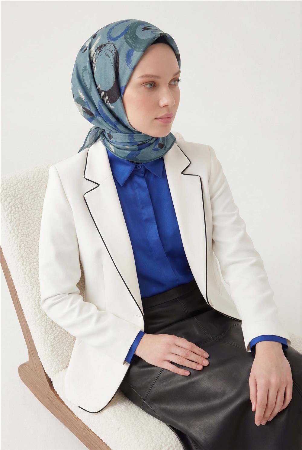Pamuk Karışımlı Eşarp Nil Yeşili Soyut Geometrik Desenli Soft Dokulu Kaymaz 90x90