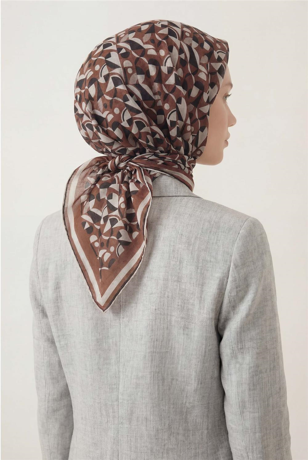 Pamuk Karışımlı Eşarp Taba Retro Geometrik Desenli Soft Dokulu Kaymaz 90x90