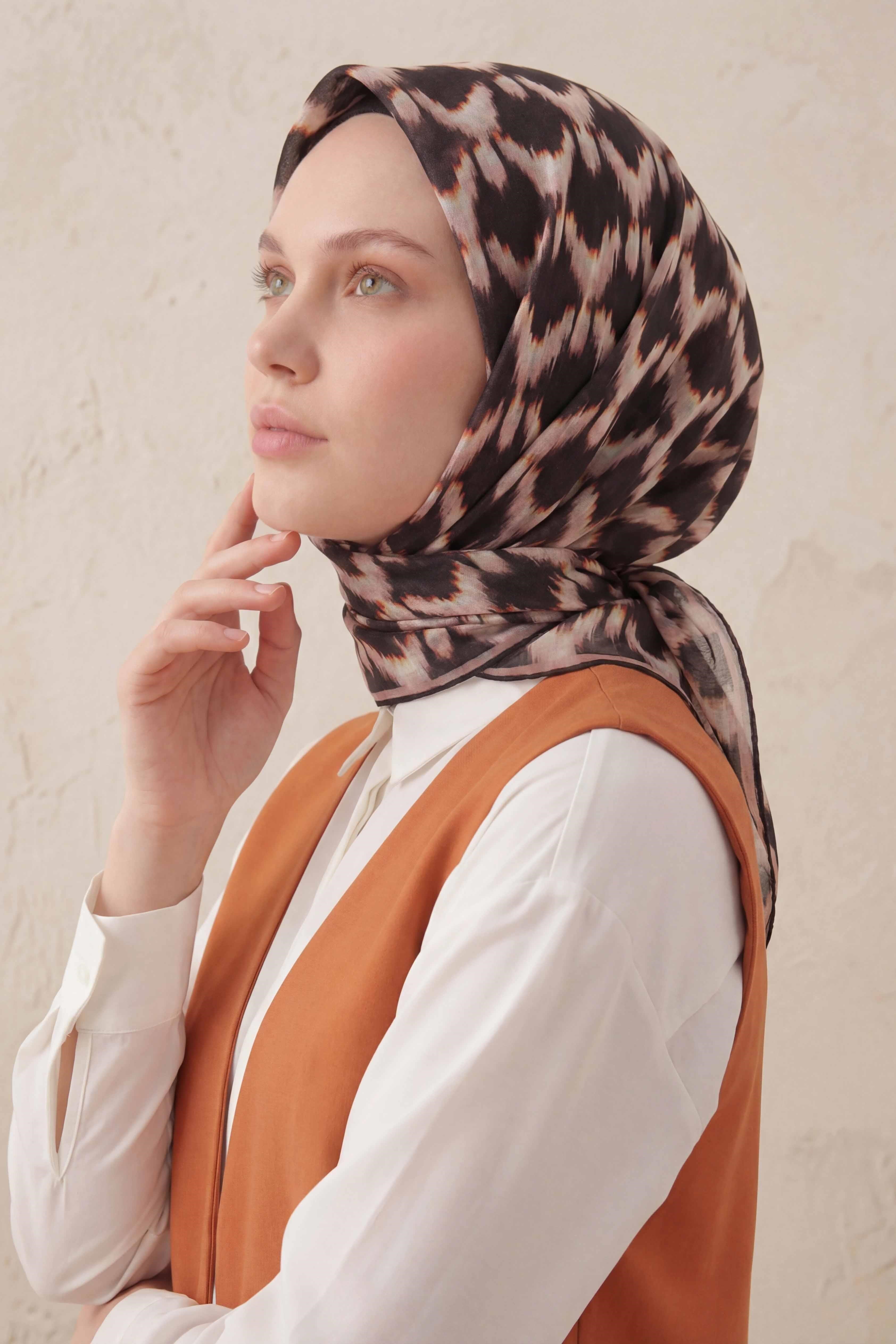 Pamuk Karışımlı Soft Eşarp Zikzak Akış Desen Siyah 90x90