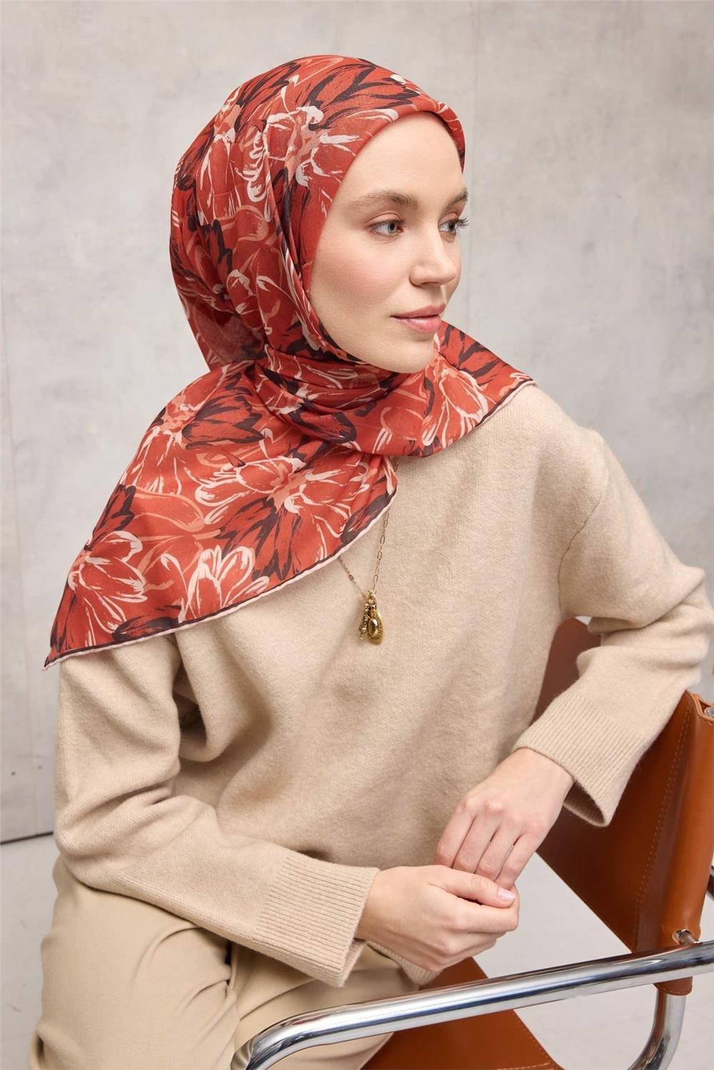 Pamuk Polyester Eşarp Turuncu-Siyah Yavruağzı Ekru Botanik Desenli Soft Dokulu Tok Duruşlu 90x90