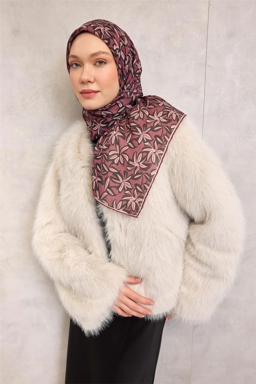 Pamuk Polyester Soft Eşarp Kiremit-Mürdüm Flora Desenli Kaymaz Dokulu 90x90