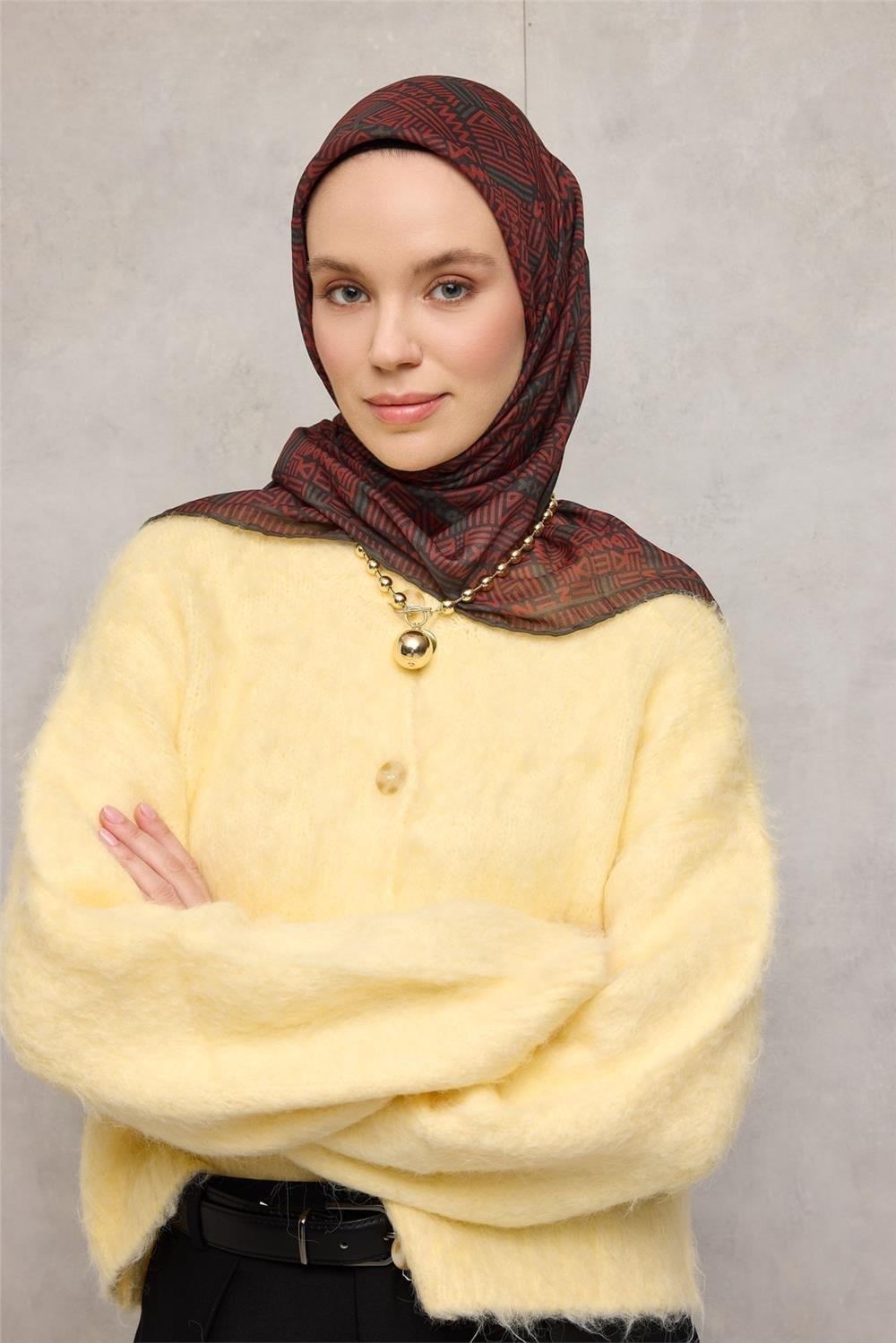 Pamuk Polyester Soft Eşarp Koyu Antrasit Geometrik Desenli Kaymaz Dokulu Tok Duruşlu 90x90