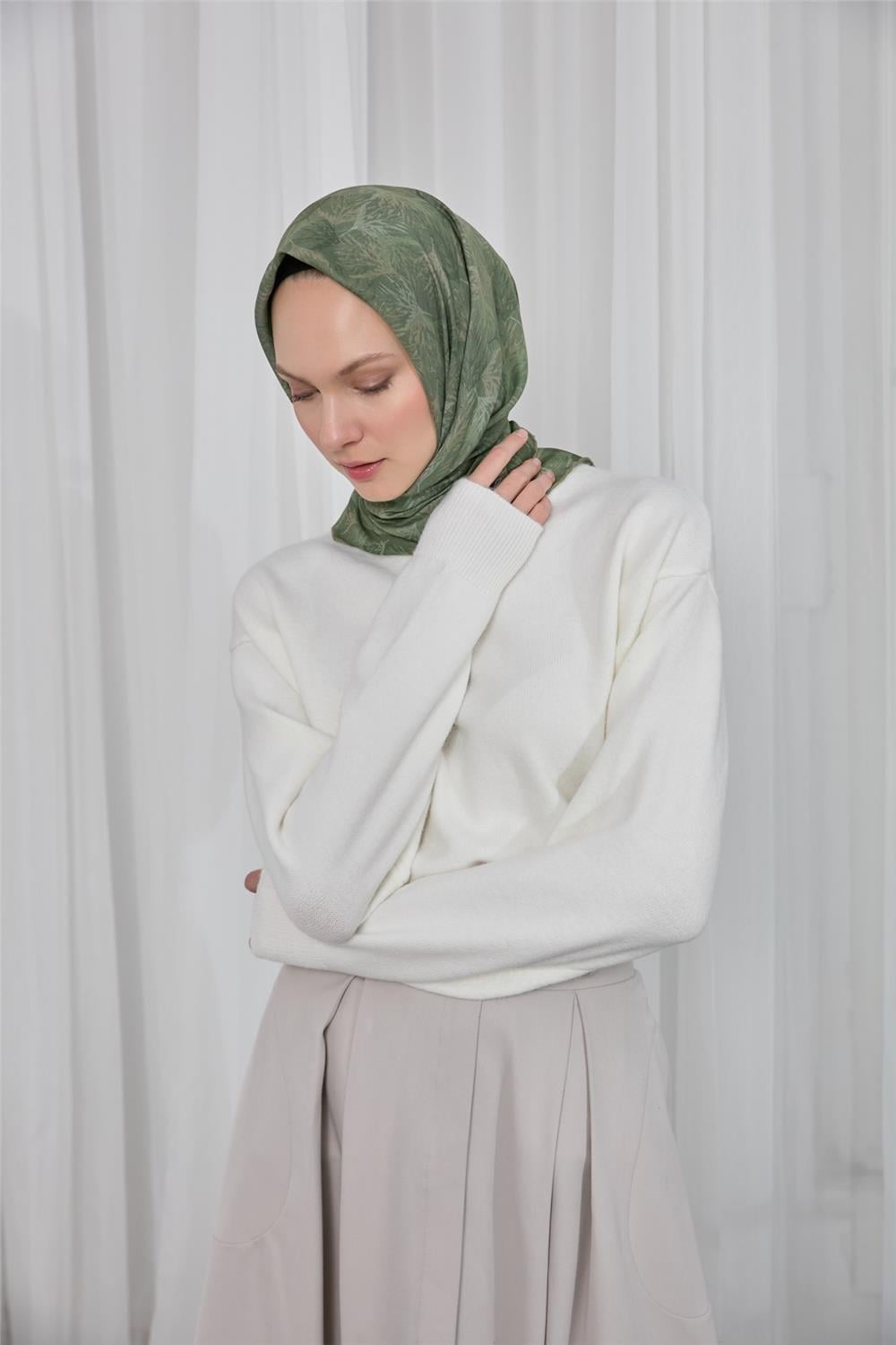 Pamuk Polyester Soft Eşarp Koyu Vizon Yaprak Desen 90*90