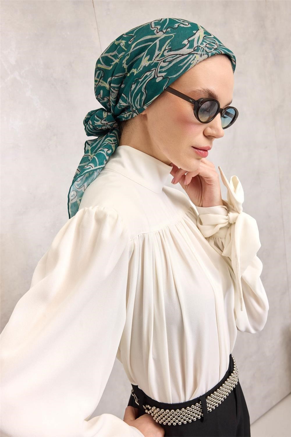 Pamuk Polyester Soft Eşarp Patina Yeşili Lilium Desenli Kaymaz Dokulu 90x90
