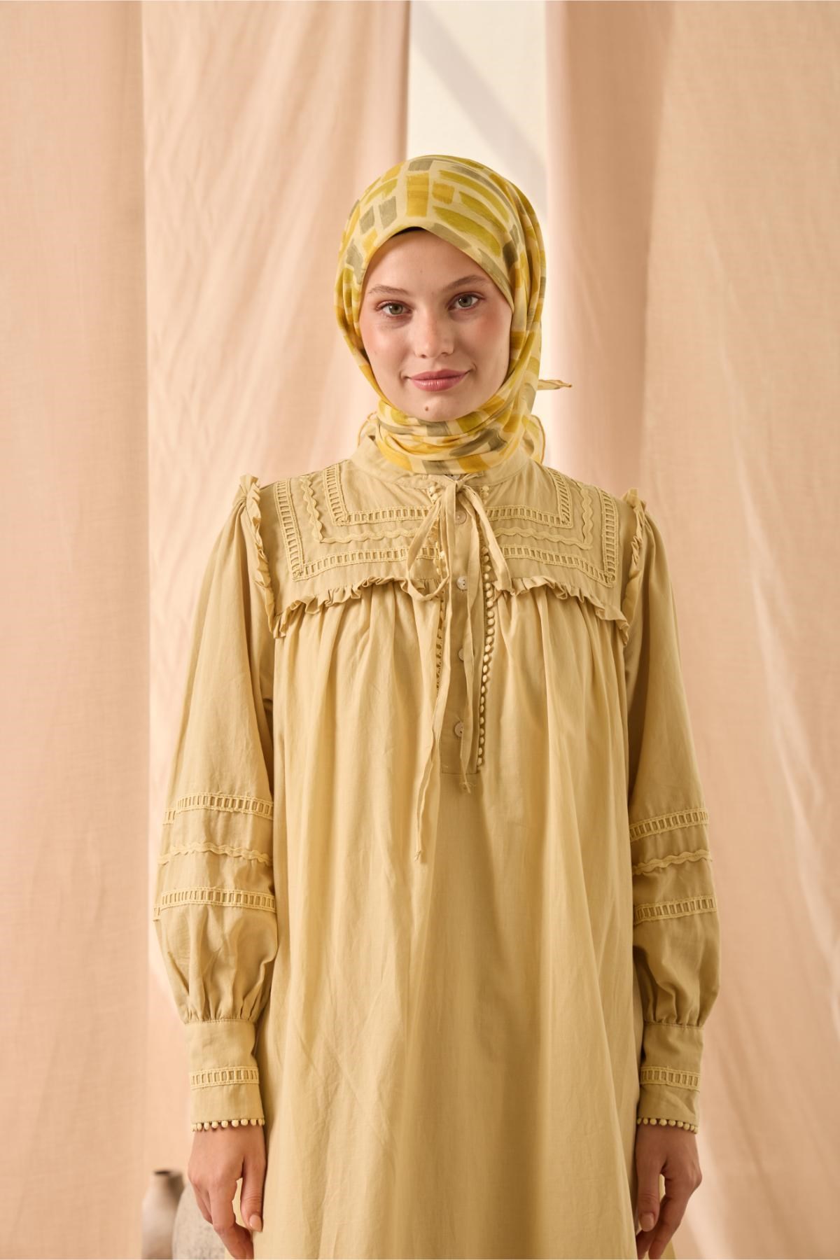 Pamuklu Eşarp Butter Yellow-Asit-Fıstık Yeşili-Koyu Yeşil Desenli Kaymaz Tok Duruşlu 90x90