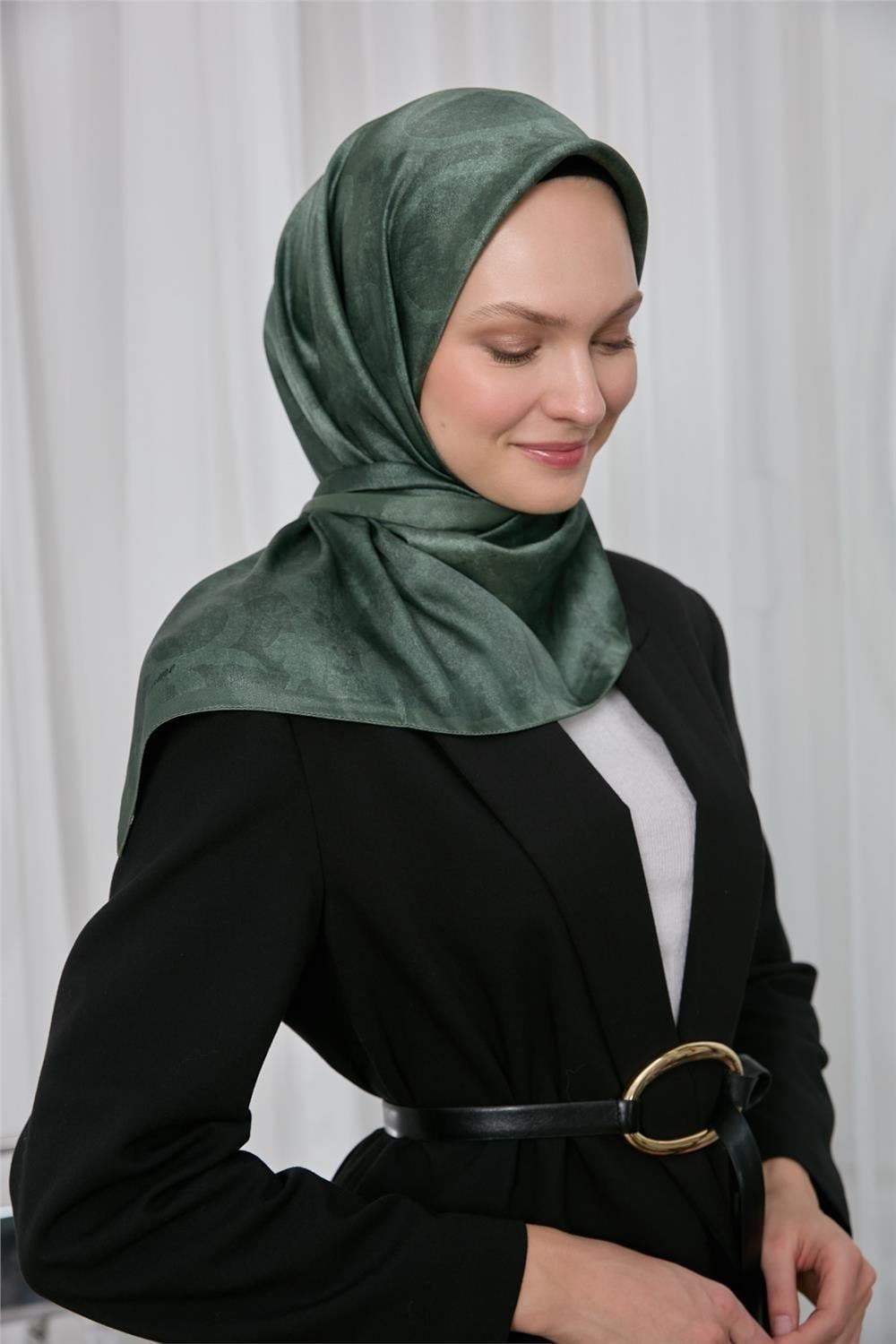 Polyester Karışımlı Shiny Eşarp Yeşil Etnik Desenli Parlak Dokulu 90x90