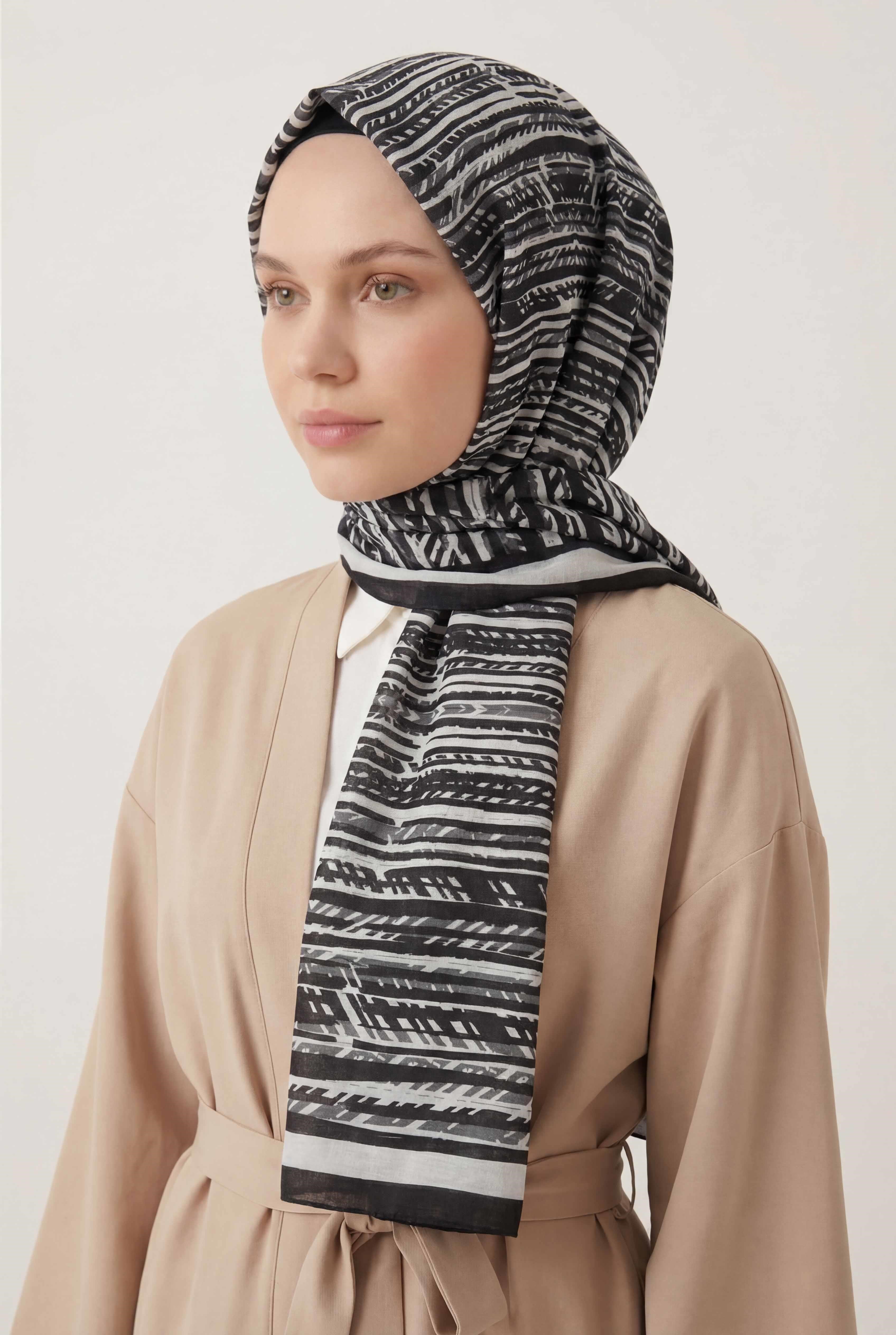 Şerit Desen Siyah 75X195 Soft Şal