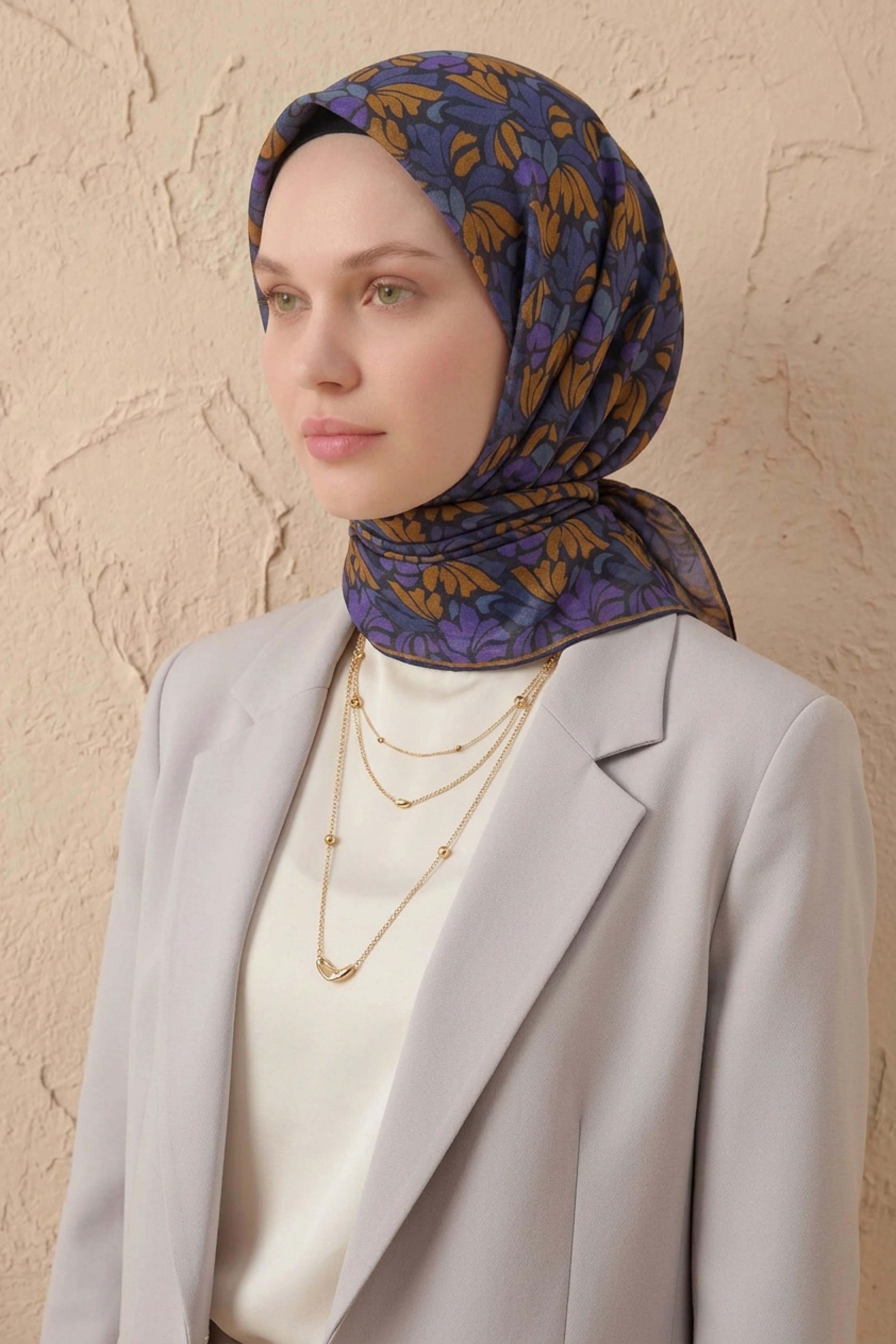 Soft Eşarp Floral Line Koyu Lacivert 90x90