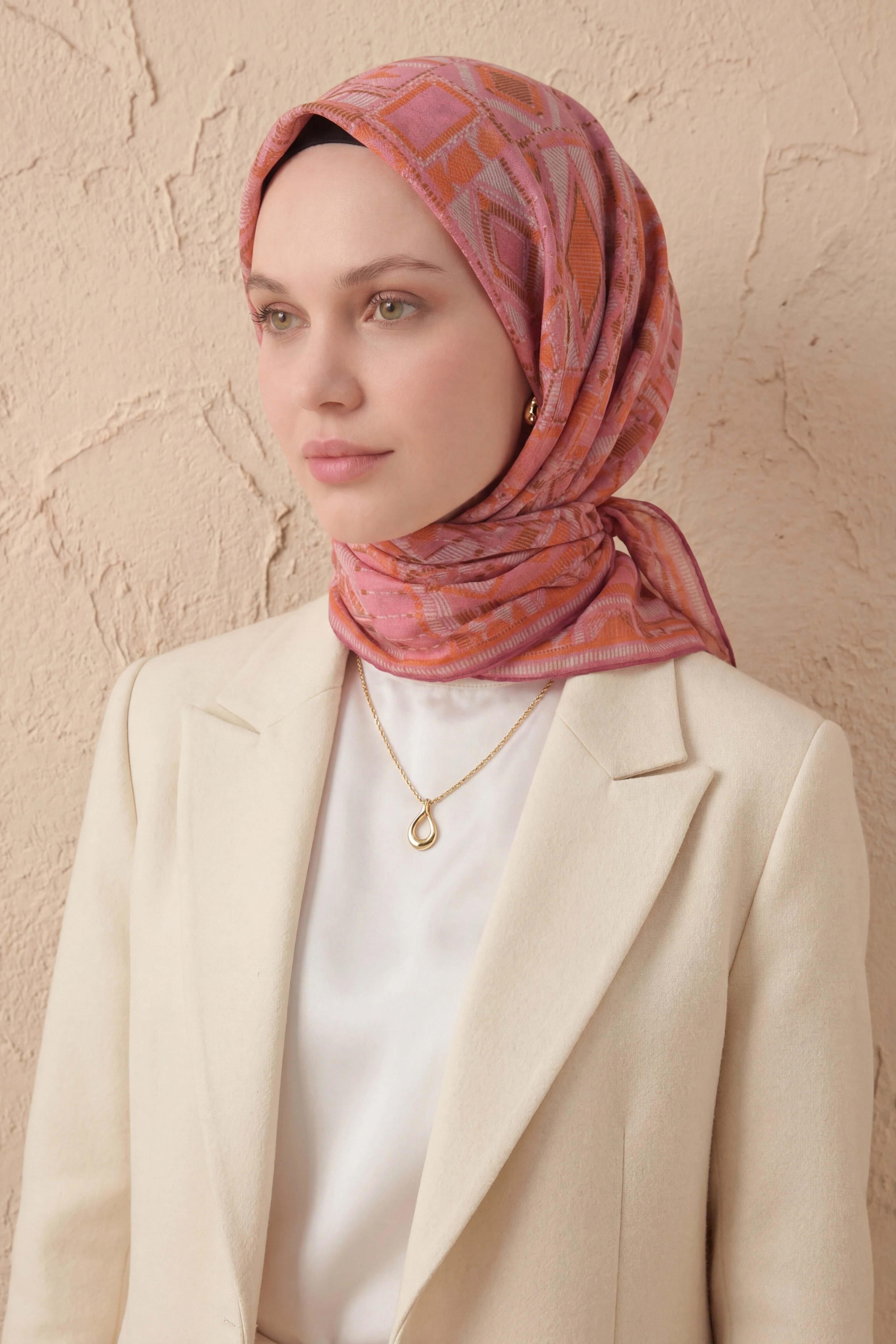 Soft Eşarp Geometrik Desen Pembe 90x90