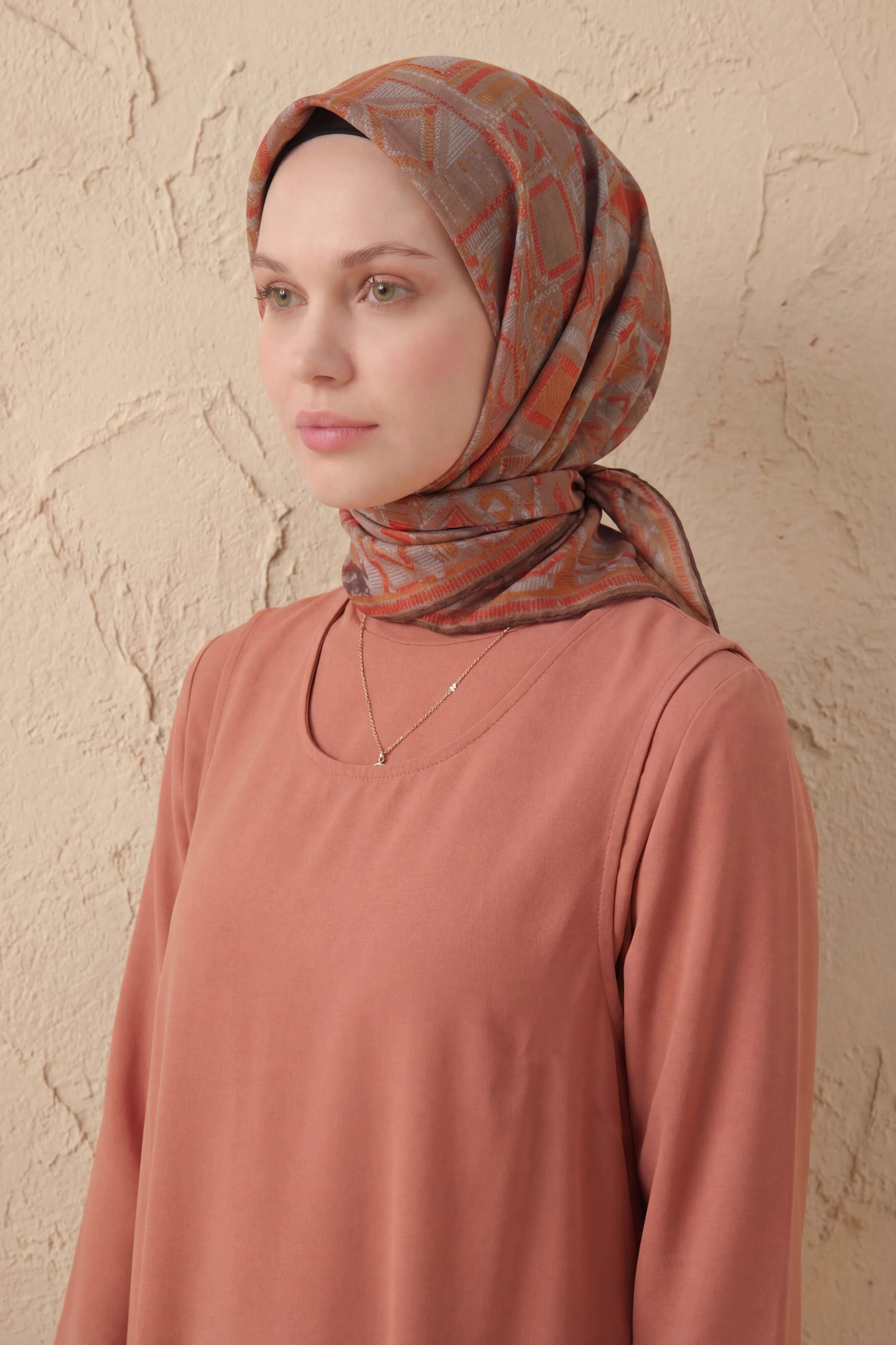 Soft Eşarp Geometrik Desen Uçuk Vizon 90x90