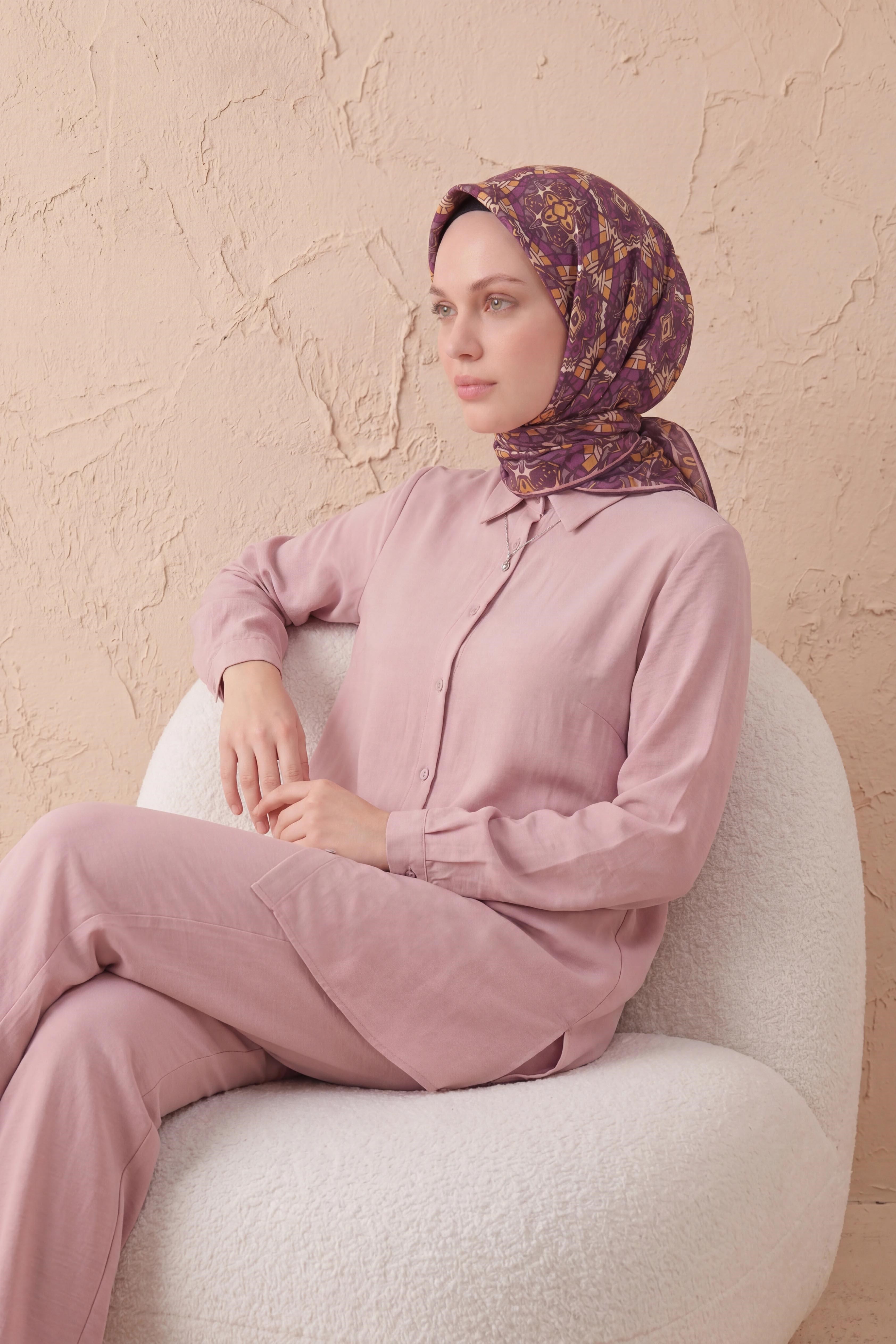 Soft Eşarp Geometrik Koyu Mor 90x90