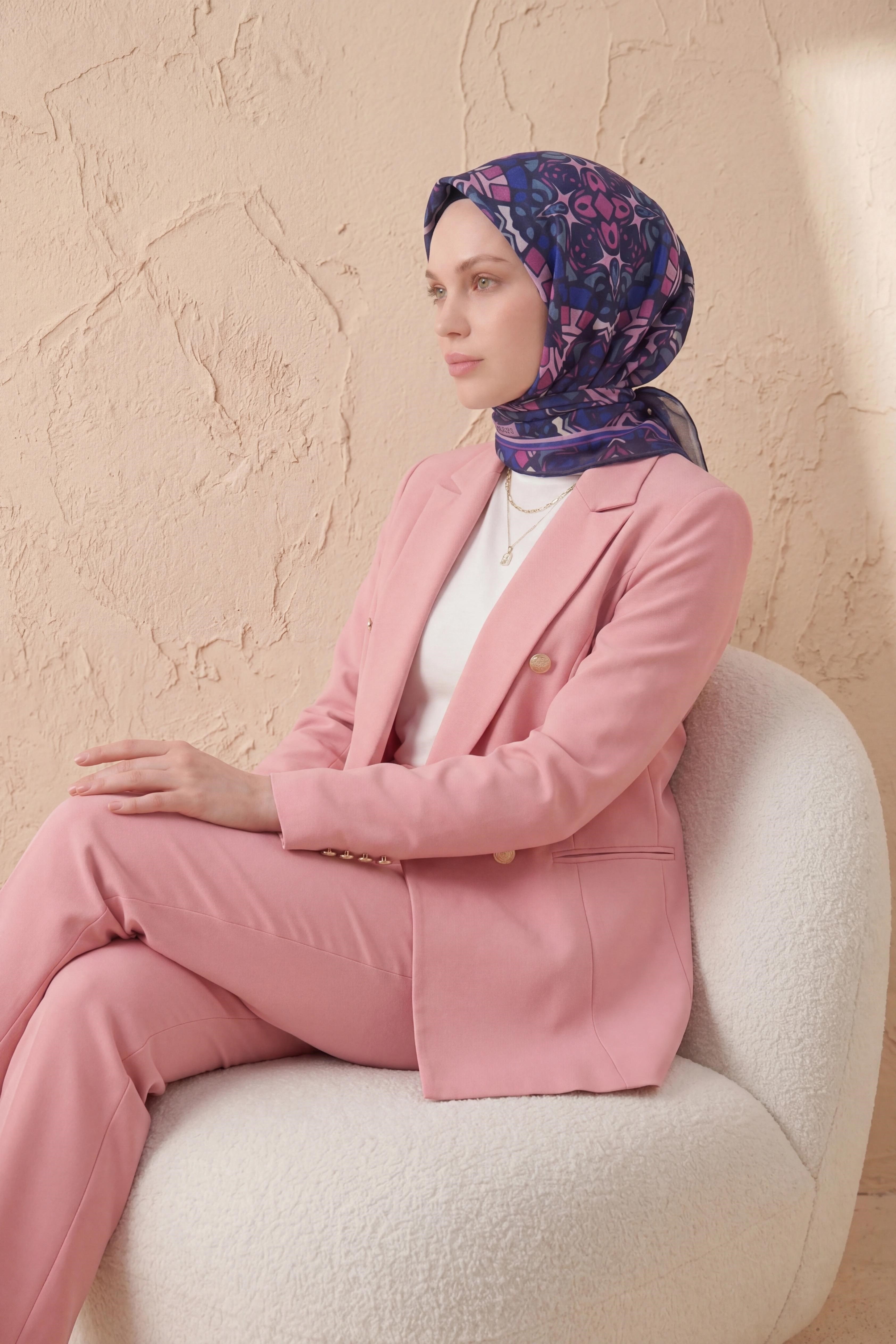 Soft Eşarp Geometrik Lacivert 90x90