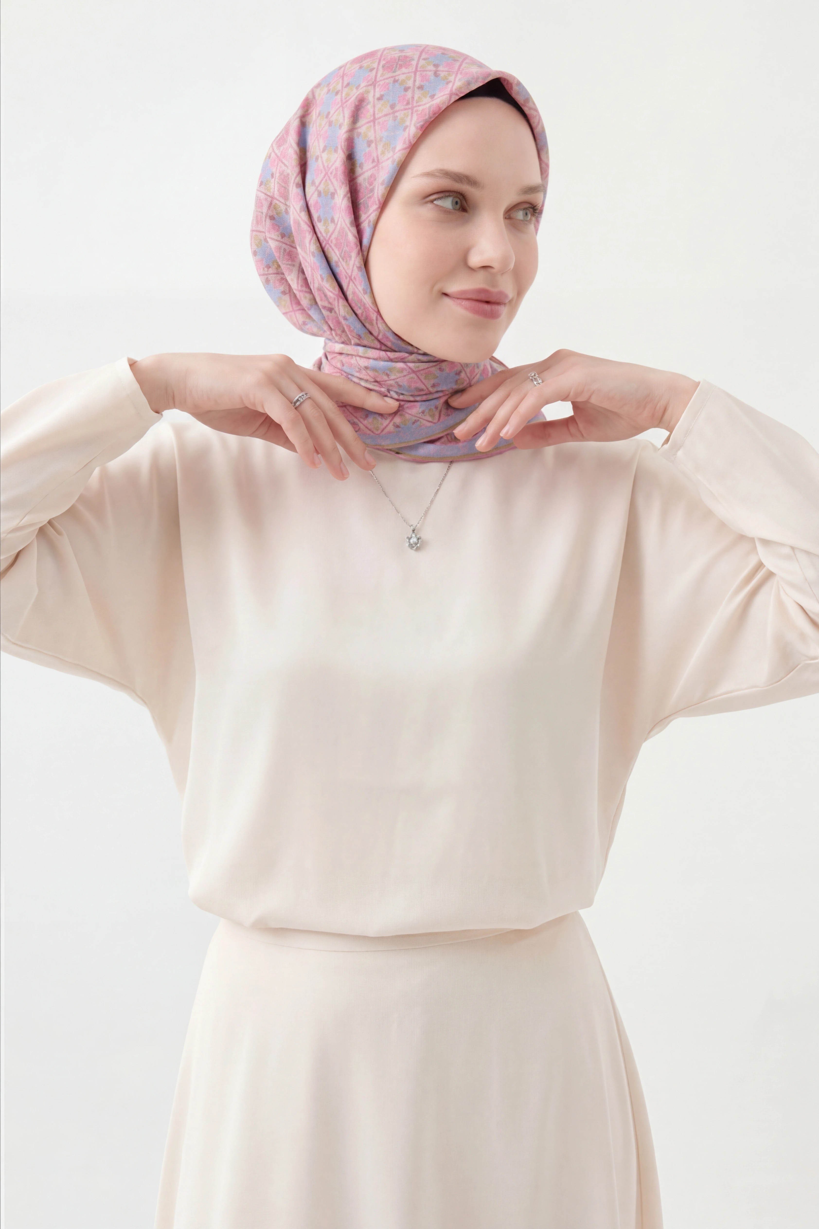 Soft Eşarp Minimal Motif Pembe