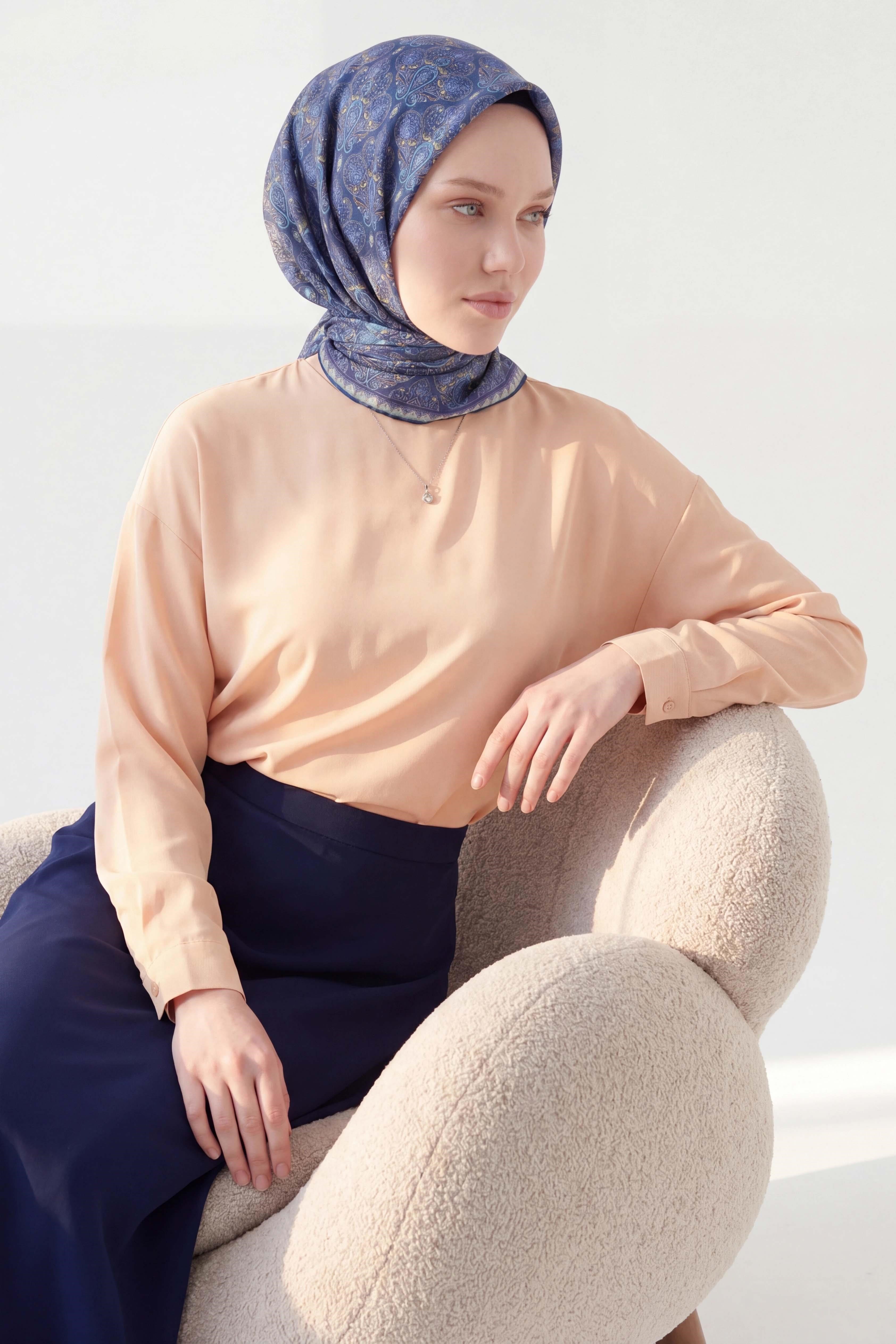Soft Eşarp Rûmi Lacivert 90x90