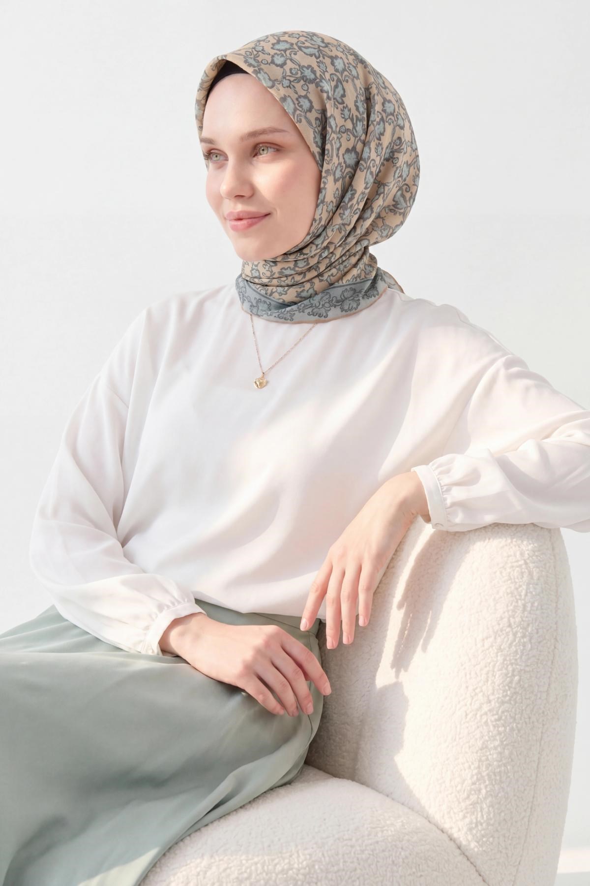 Soft Eşarp Yaprak Desen Krem Rengi 90x90