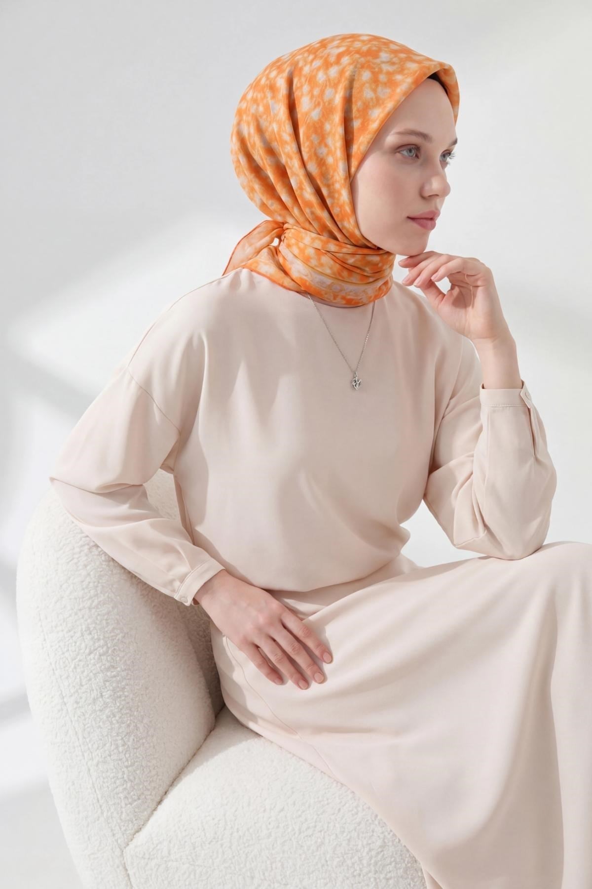 Soft Eşarp Yaprak Desen Turuncu 90x90