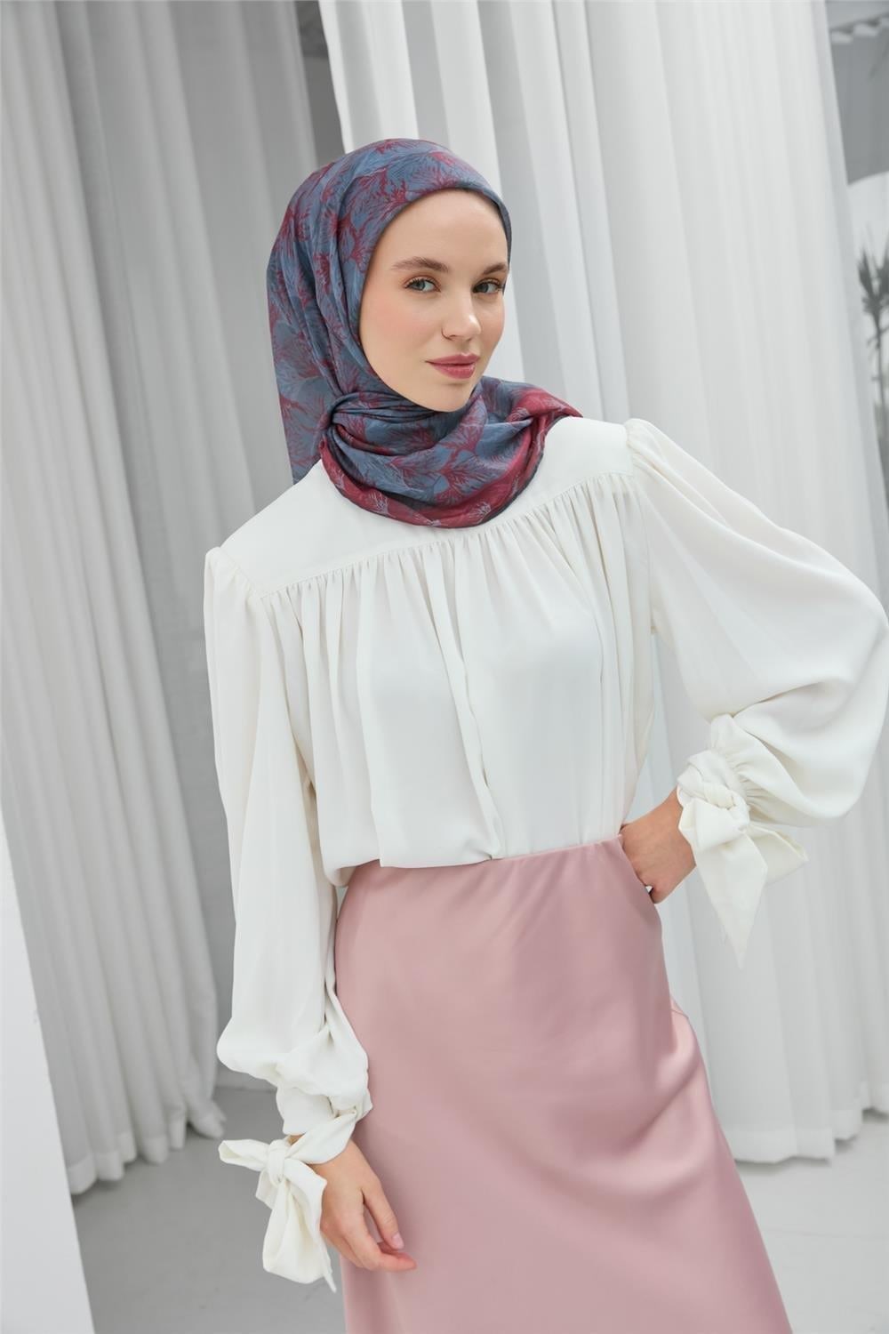 Soft Pamuk Eşarp Çelik Mavi Yaprak Desenli Hafif Tok Duruşlu 90x90