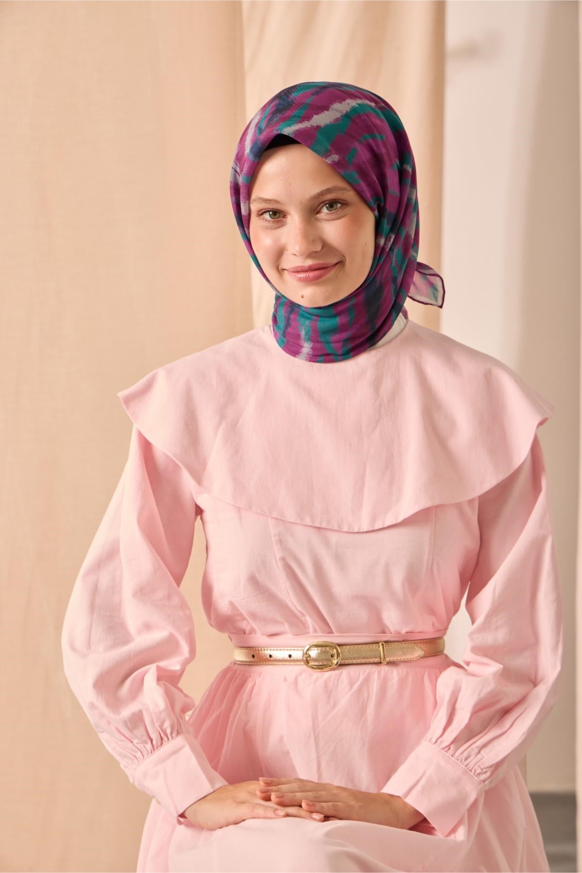 Soft Pamuk Eşarp Mor-Patina Yeşili-Lacivert-Gri Desenli Kaymaz Tok Duruşlu 90x90