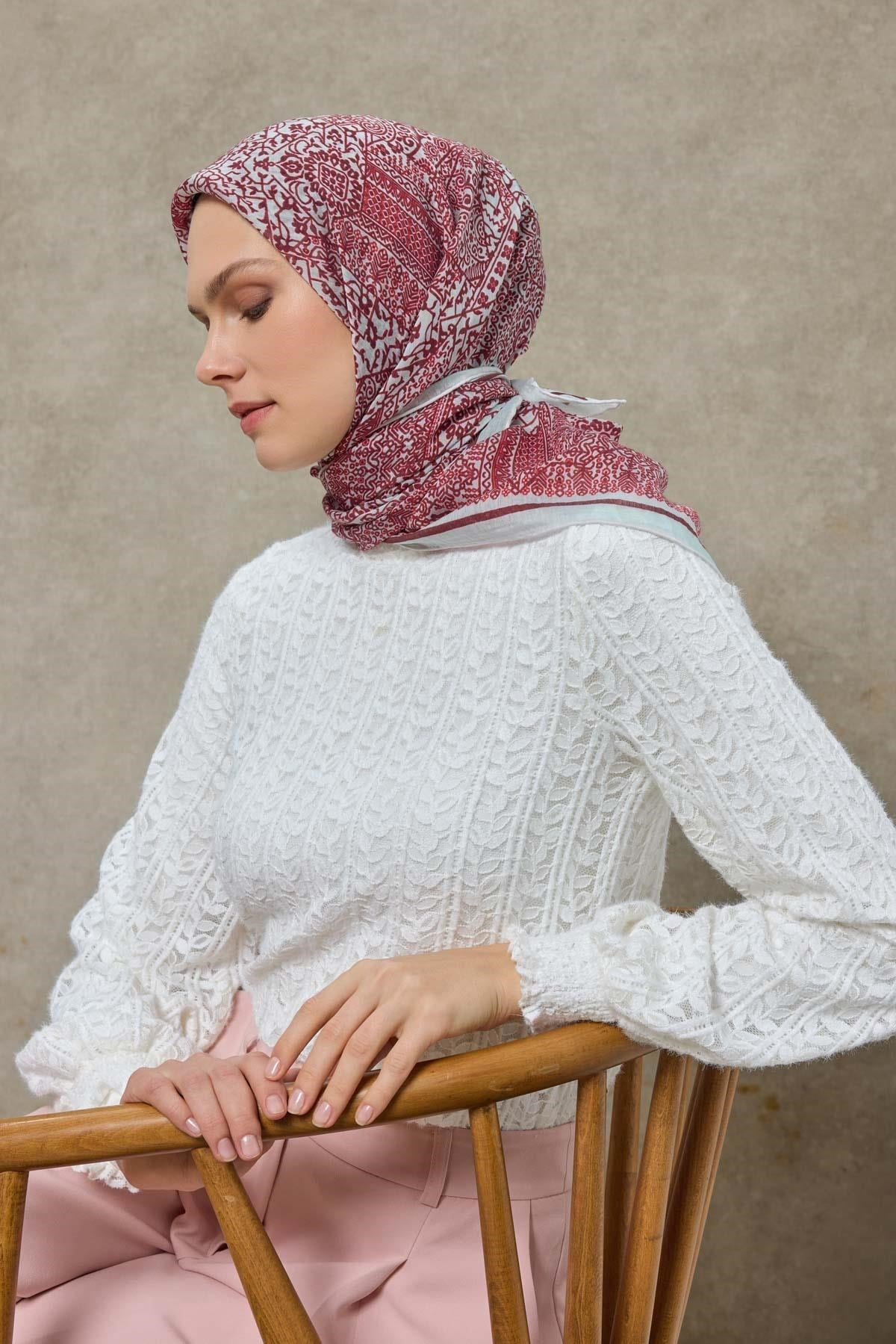Tencel Monare Eşarp Madalyon Desen Açık  Gri 90X90