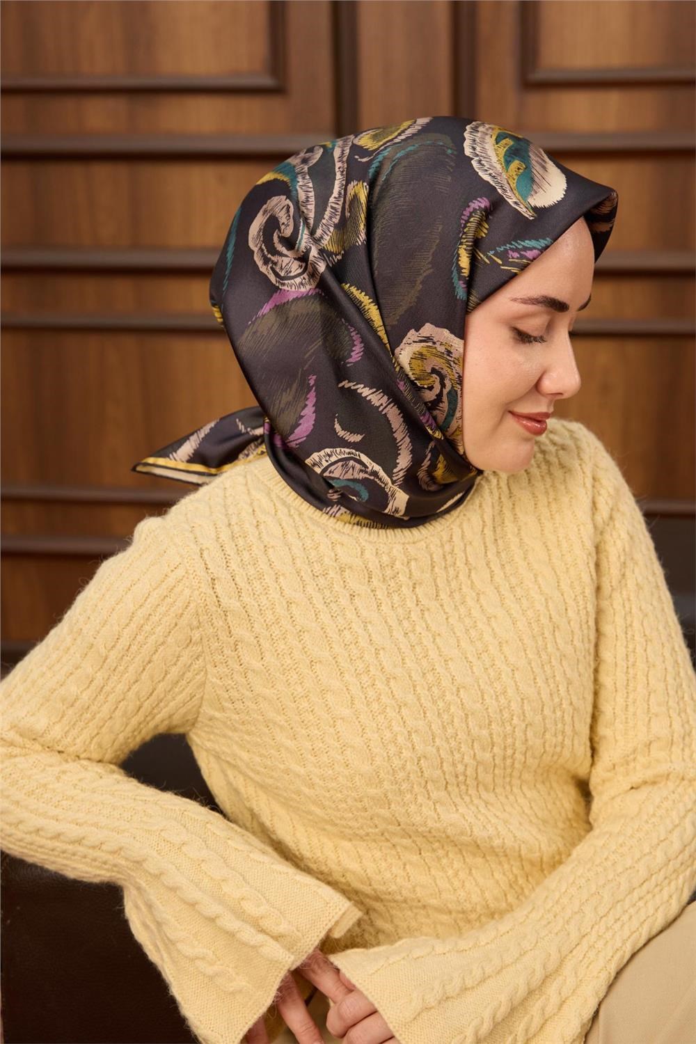Twill İpek Eşarp Antrasit-Haki Desenli Tok Duruşlu 90x90