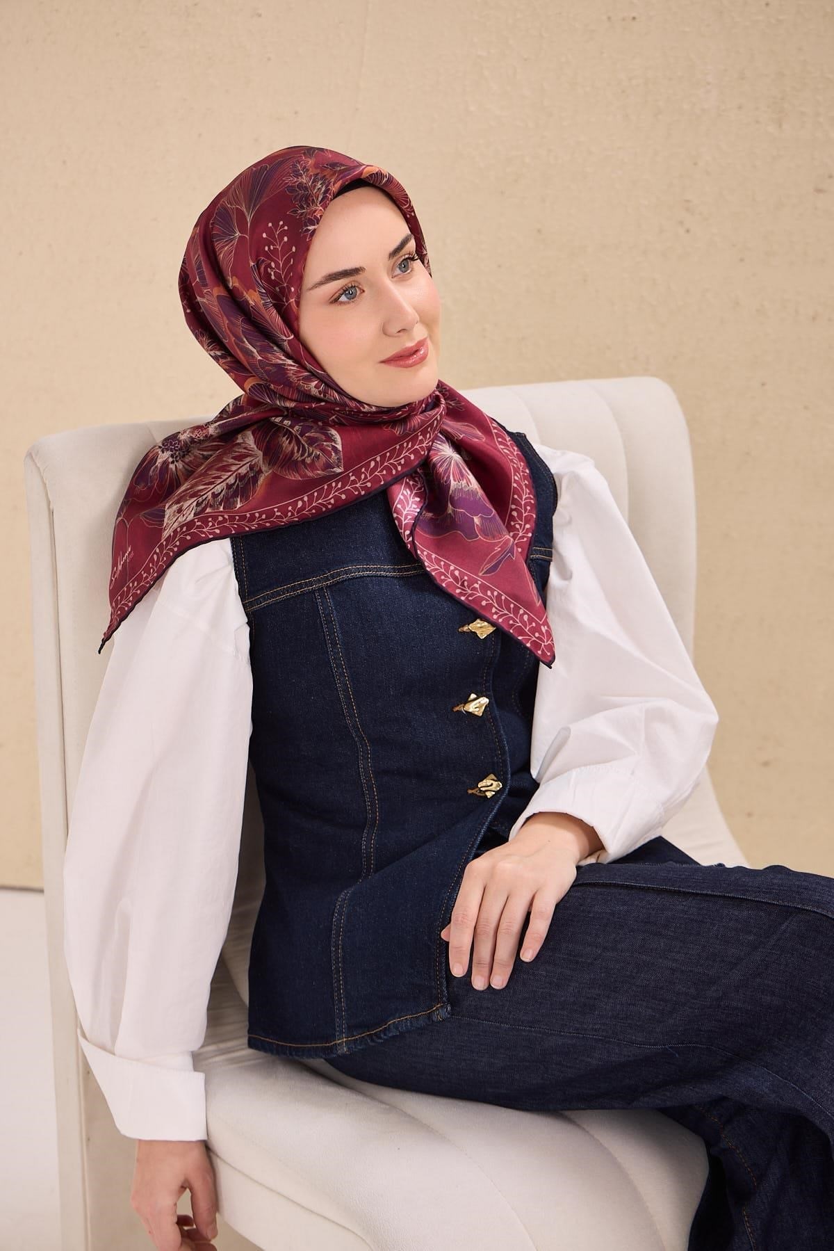 Twill İpek Eşarp Büyük Çiçek Vişne Çürüğü 90x90