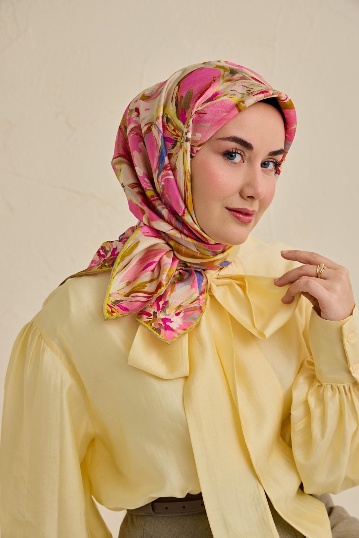 Twill İpek Eşarp Floral Art Desen Krem 90x90