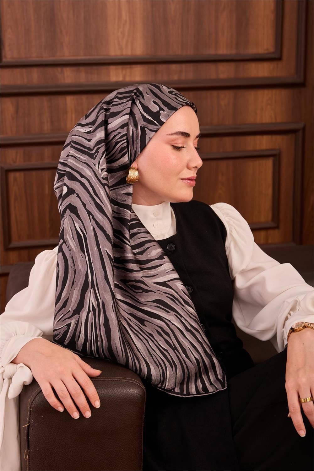 Twill İpek Eşarp Gri Siyah Gümüş Dalga Desenli Tok Duruşlu 90x90