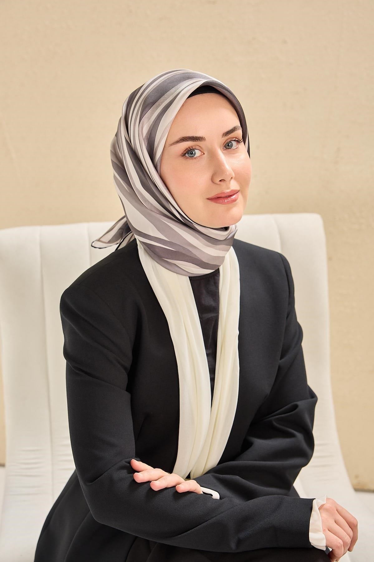 Twill İpek Eşarp Kıvrımlı Şerit Gri 90x90