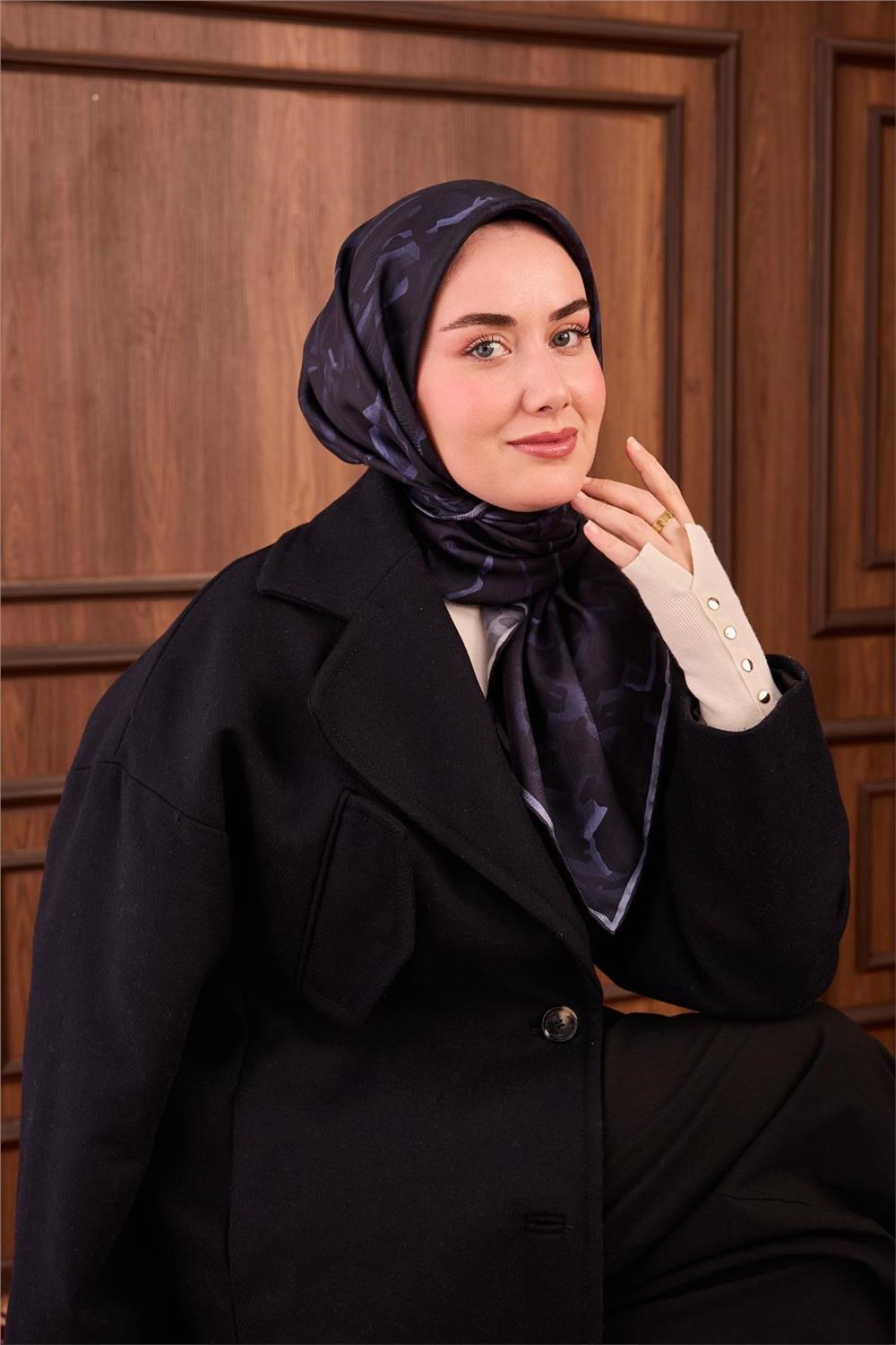 Twill İpek Eşarp Koyu Lacivert–Pastel Mavi Desenli Tok Duruşlu 90x90
