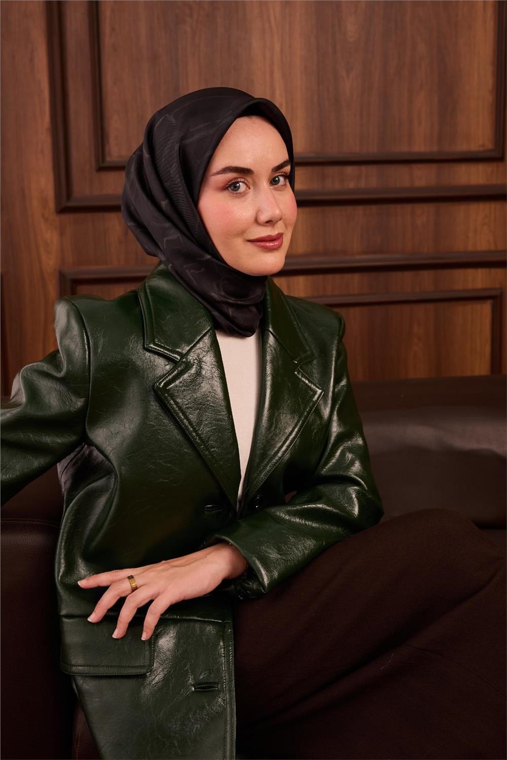Twill İpek Eşarp Koyu Yeşil–Yeşil–Yeşil Gri Desenli Tok Duruşlu 90x90