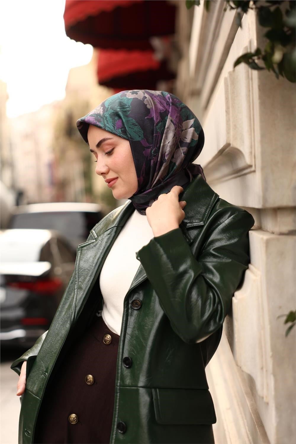 Twill İpek Eşarp Lacivert-Yeşil Çiçek Desenli Tok Duruşlu Kaymaz 90x90