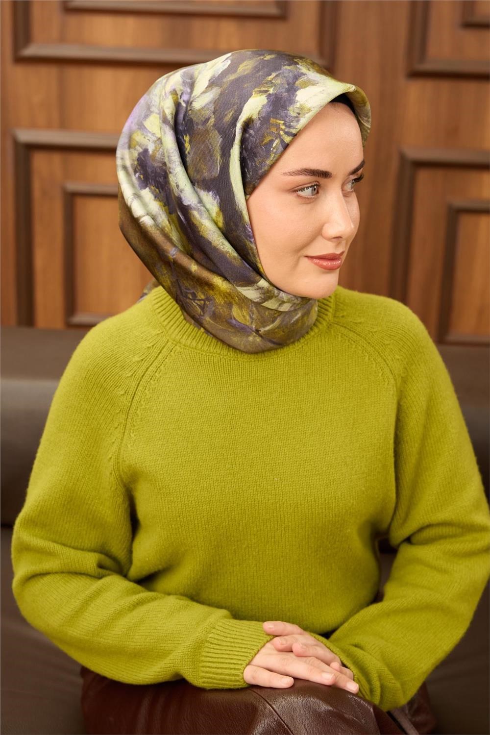 Twill İpek Eşarp Lila-Kına Yeşili Desenli Tok Duruşlu 90x90