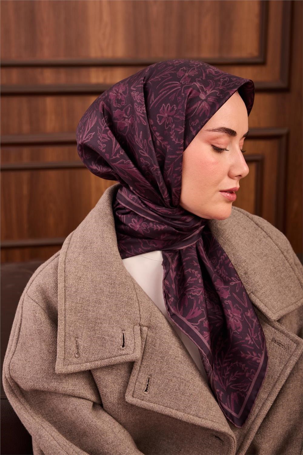 Twill İpek Eşarp Mürdüm Çiçek Desenli Tok Duruşlu 90x90