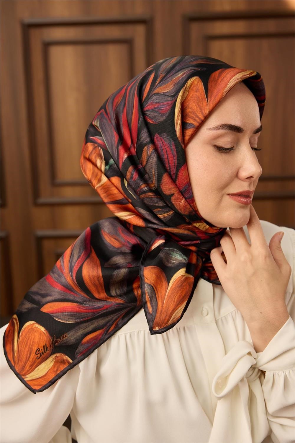 Twill İpek Eşarp Siyah-Turuncu Yaprak Desenli Tok Duruşlu 90x90