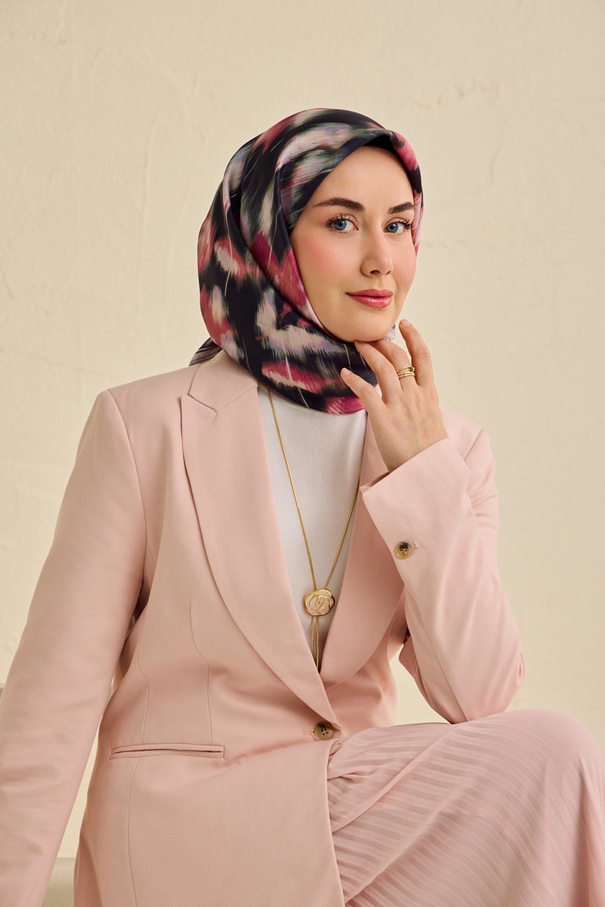 Twill İpek Eşarp Soyut Çiçek Desen Siyah 90x90