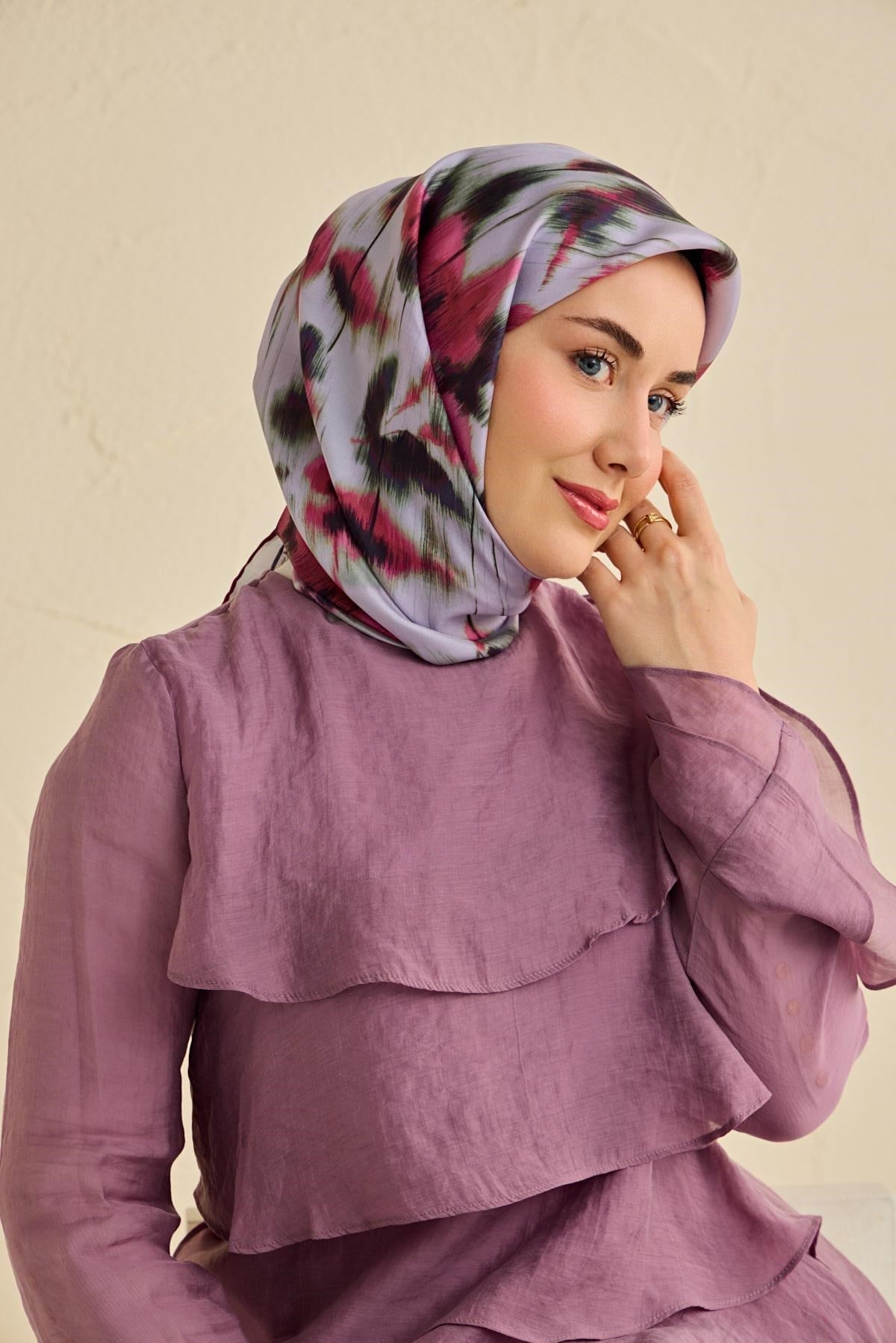 Twill İpek Eşarp Soyut Çiçek Desen Soluk Lila 90x90