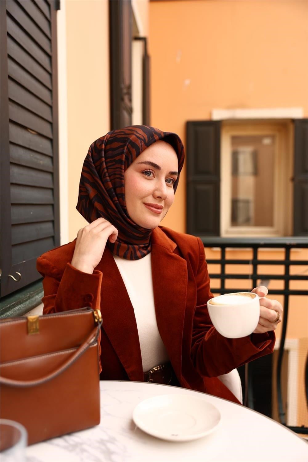Twill İpek Eşarp Taba Füme Geometrik Desenli Tok Duruşlu 90x90