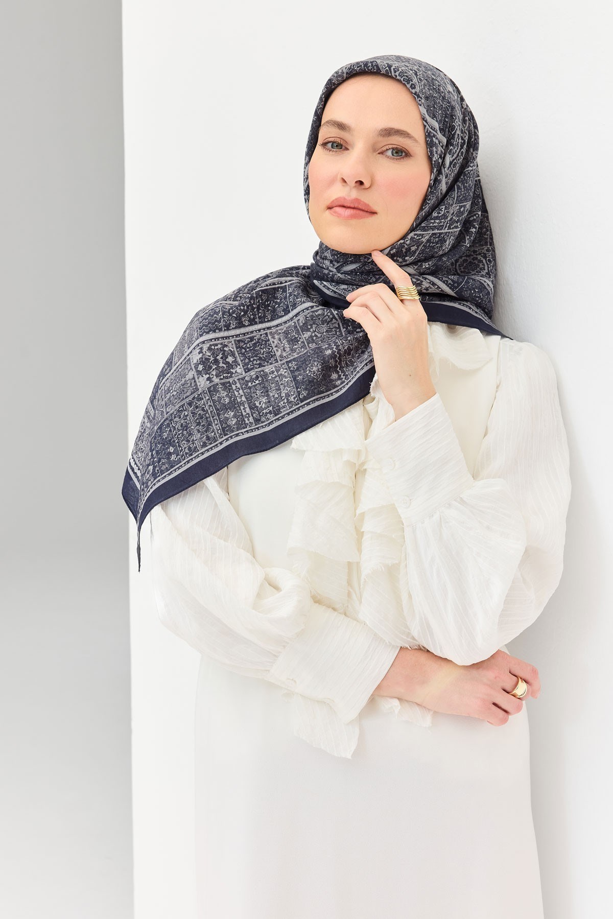 Velora Eşarp Etnik Desen Koyu Lacivert 90x90