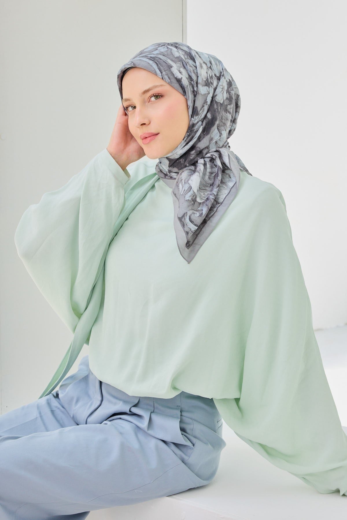 Velora Eşarp Fleur Koyu Gri